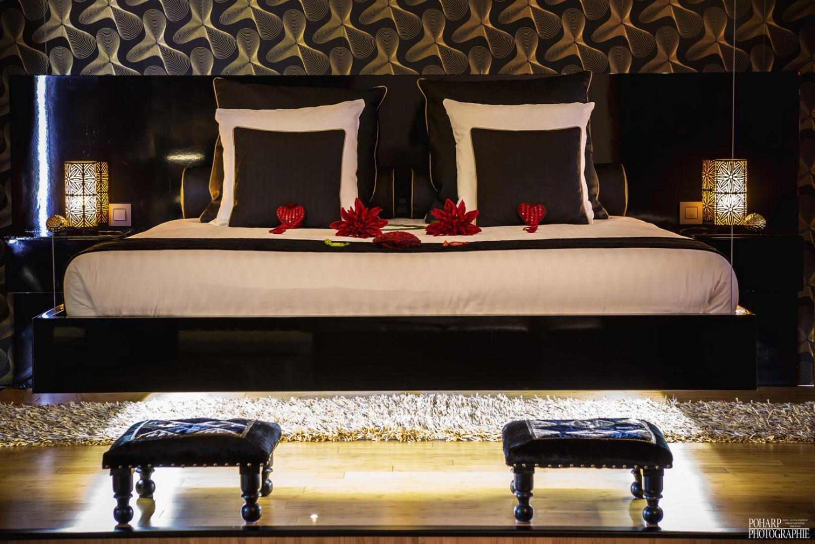 Deluxe Suite with Spa Bath