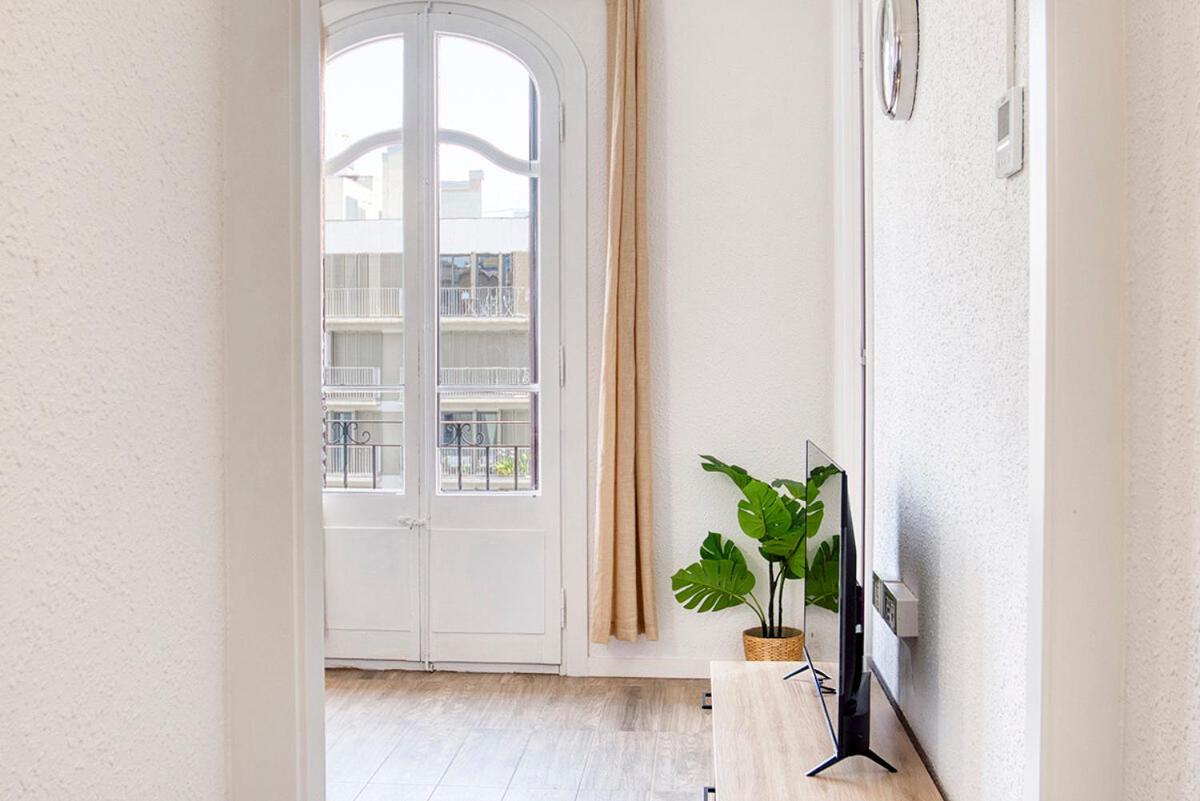 Apartment with Balcony photo 2