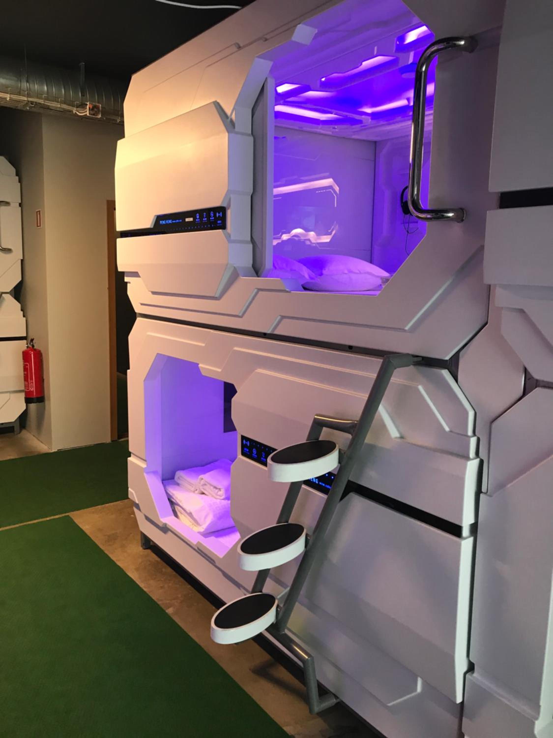 Capsule Bed in Mixed Dormitory Room photo 2