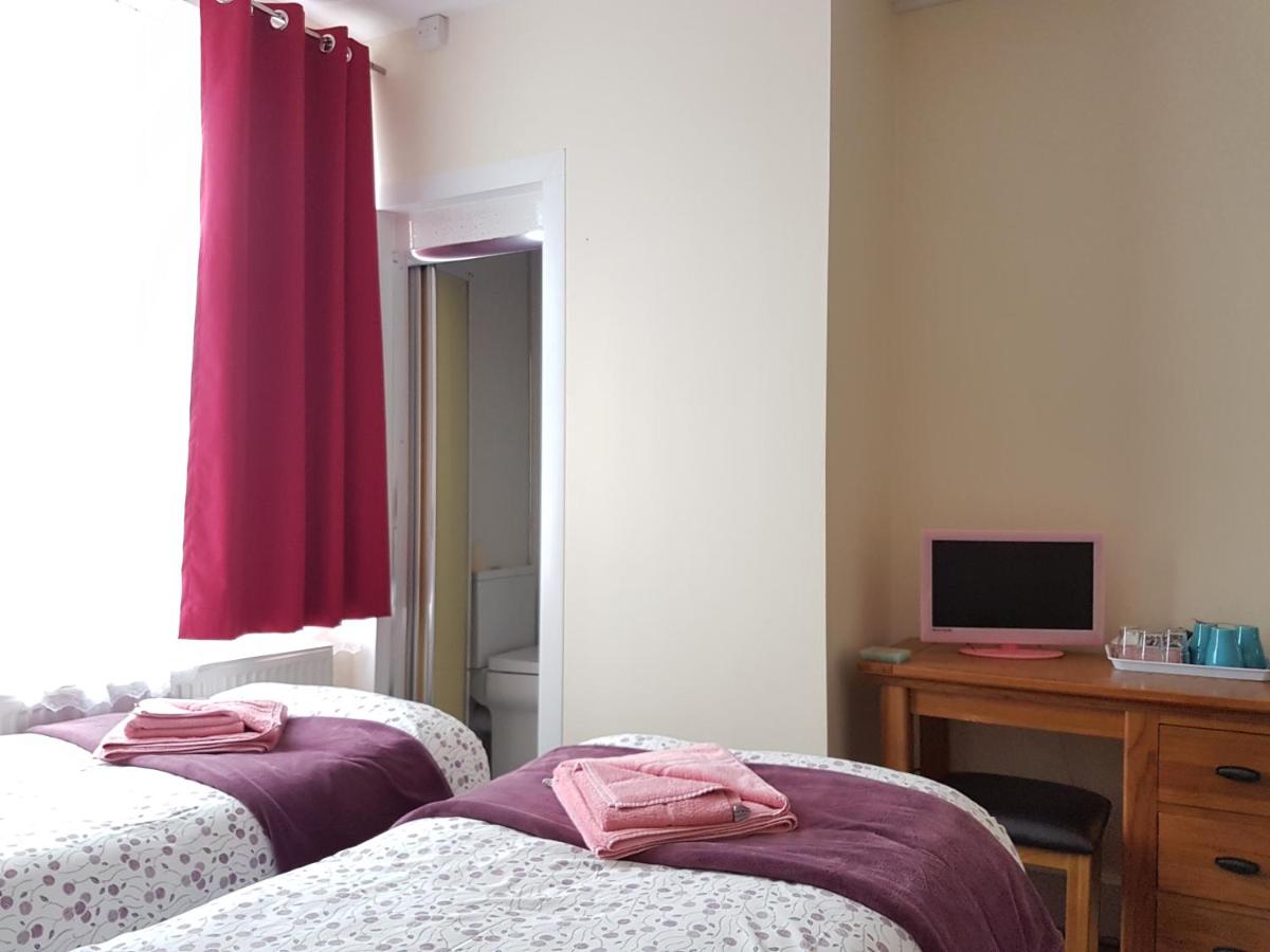 Double Room with En Suite photo 2