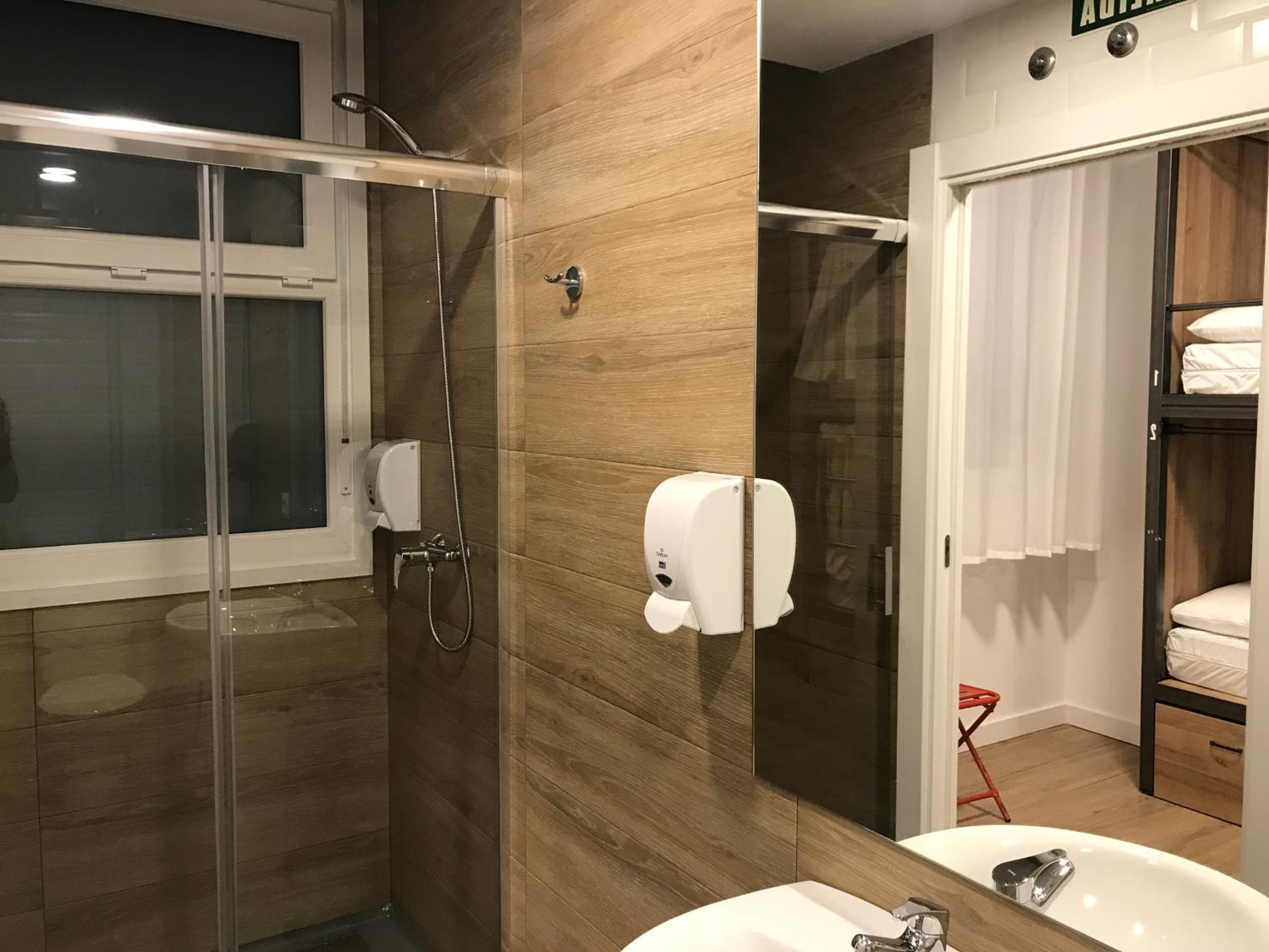 Family Room with Private Bathroom photo 2