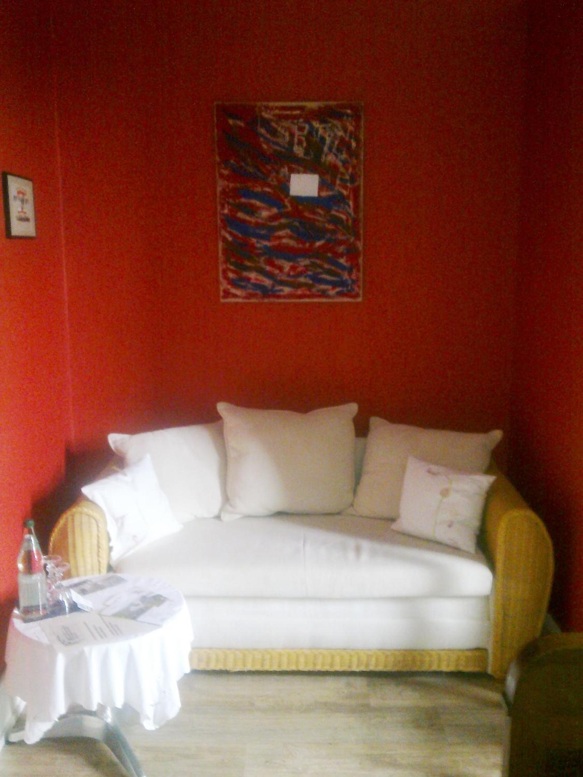 Large Double Room - Photo 3
