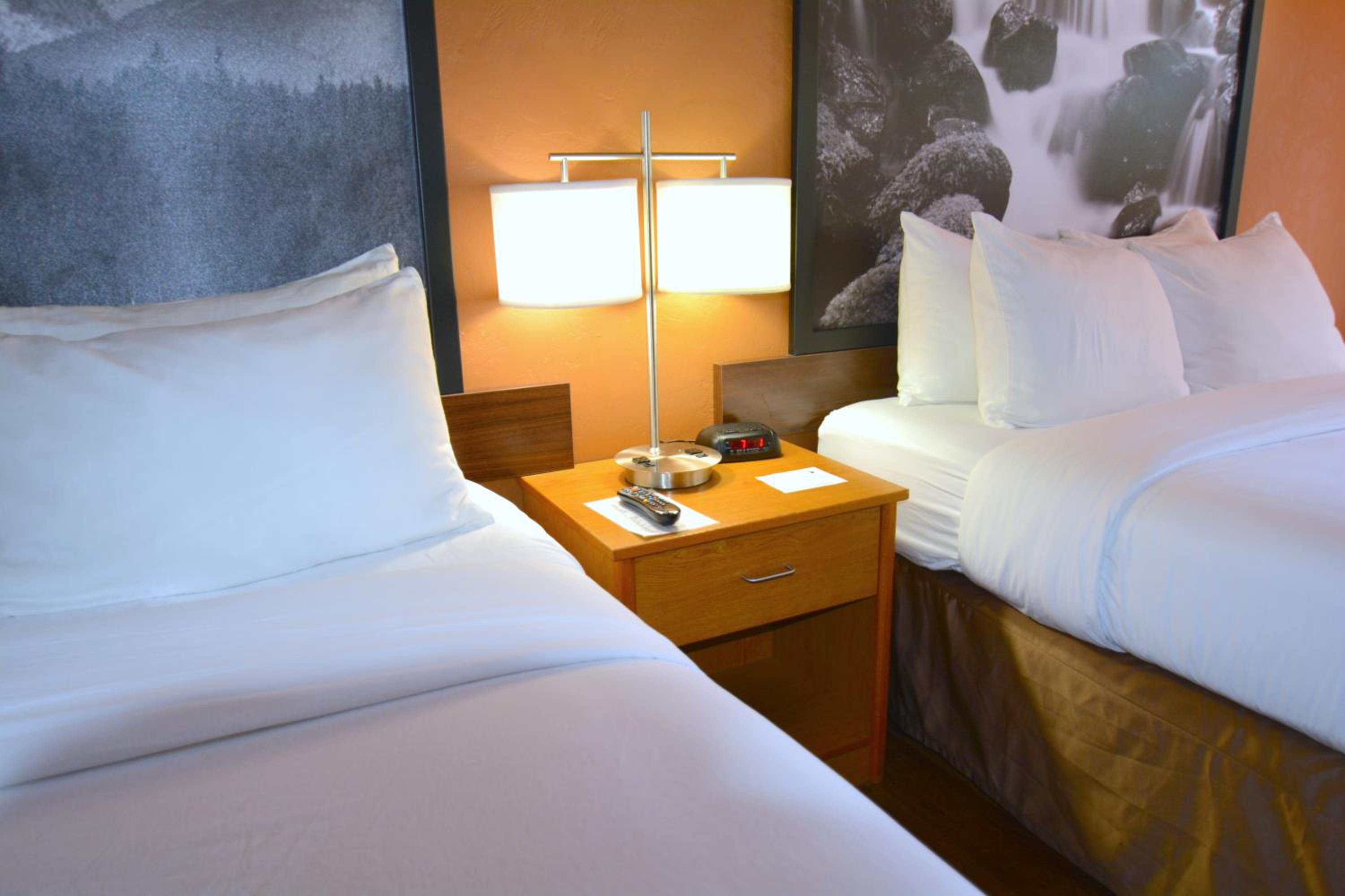 Deluxe Queen Room with Two Queen Beds - Non-Smoking - Photo 1