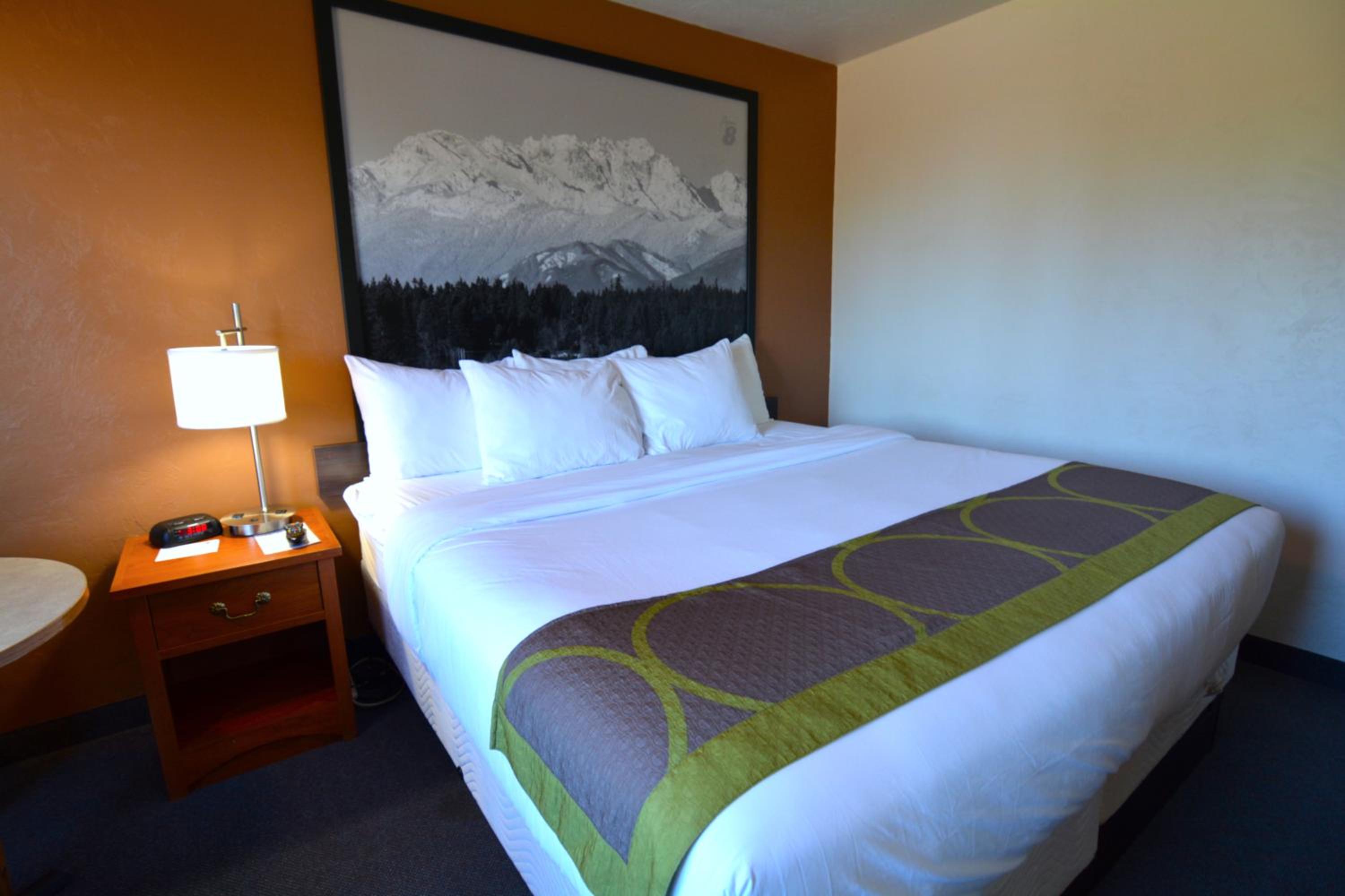 King Room - Non-Smoking - Photo 2