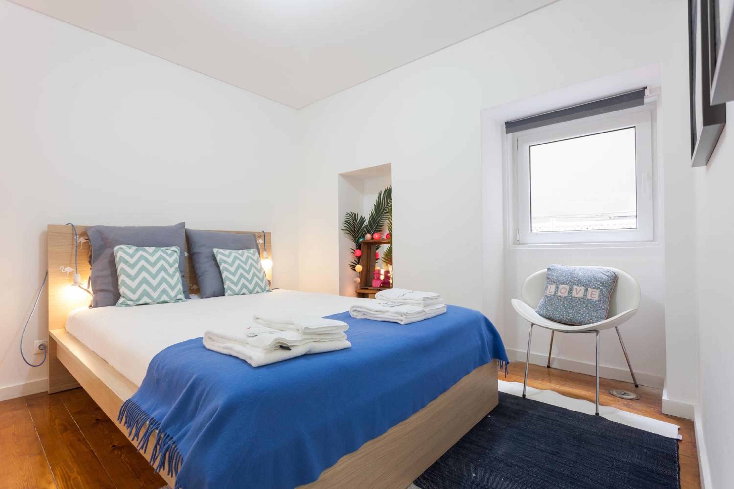 One-Bedroom Apartment - Photo 2