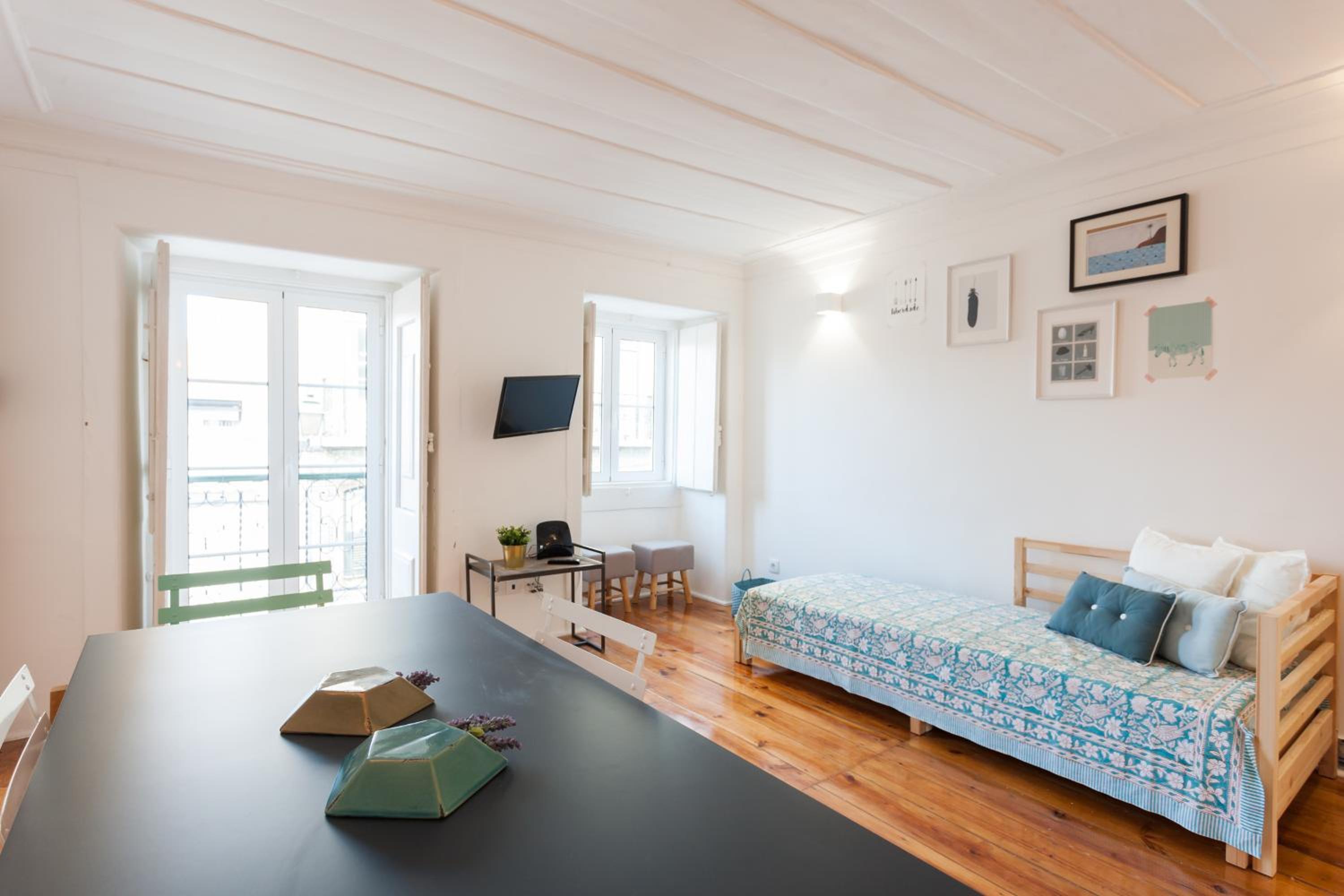 One-Bedroom Apartment - Photo 6