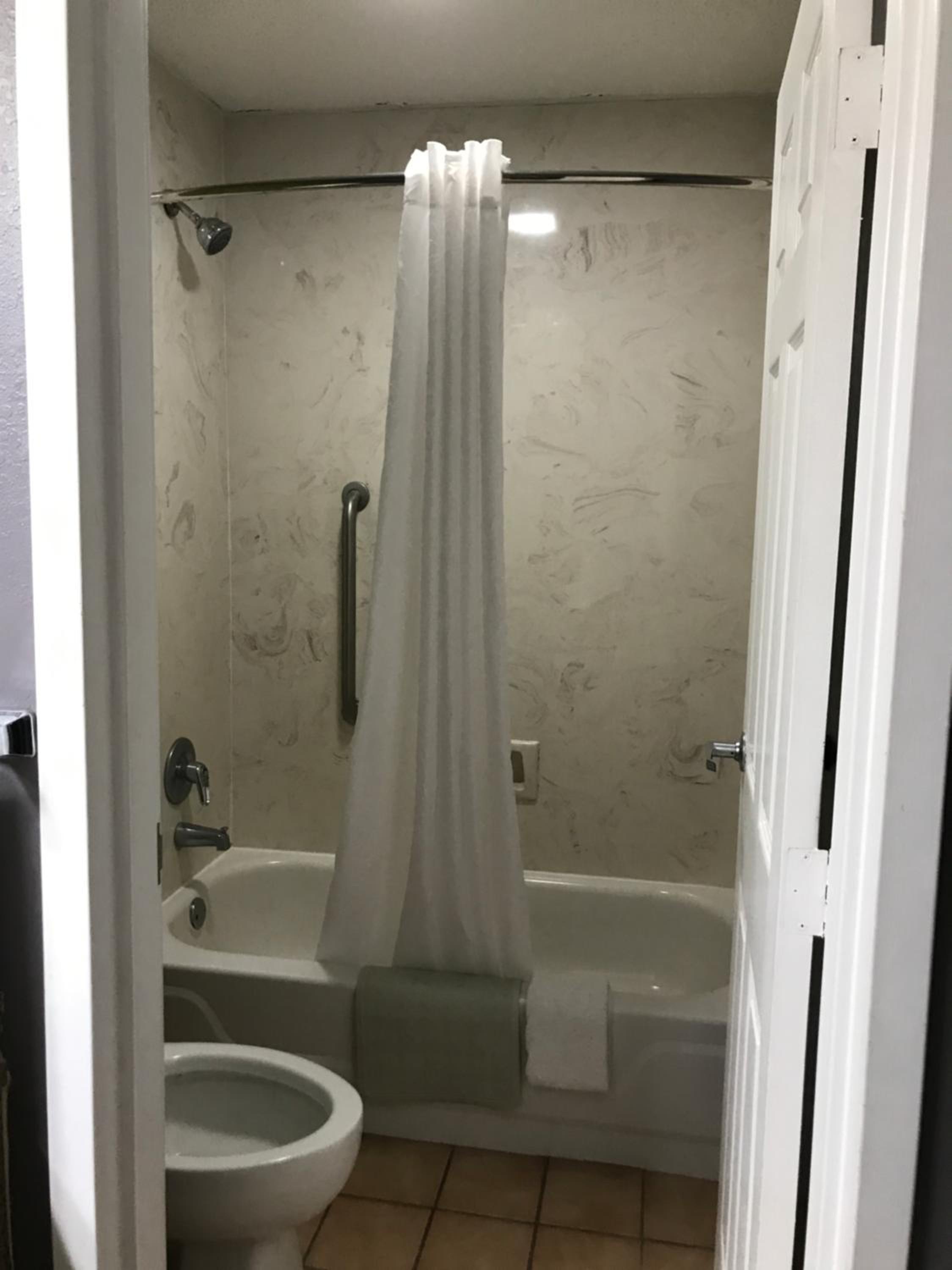 King Room - Non-Smoking - Photo 8