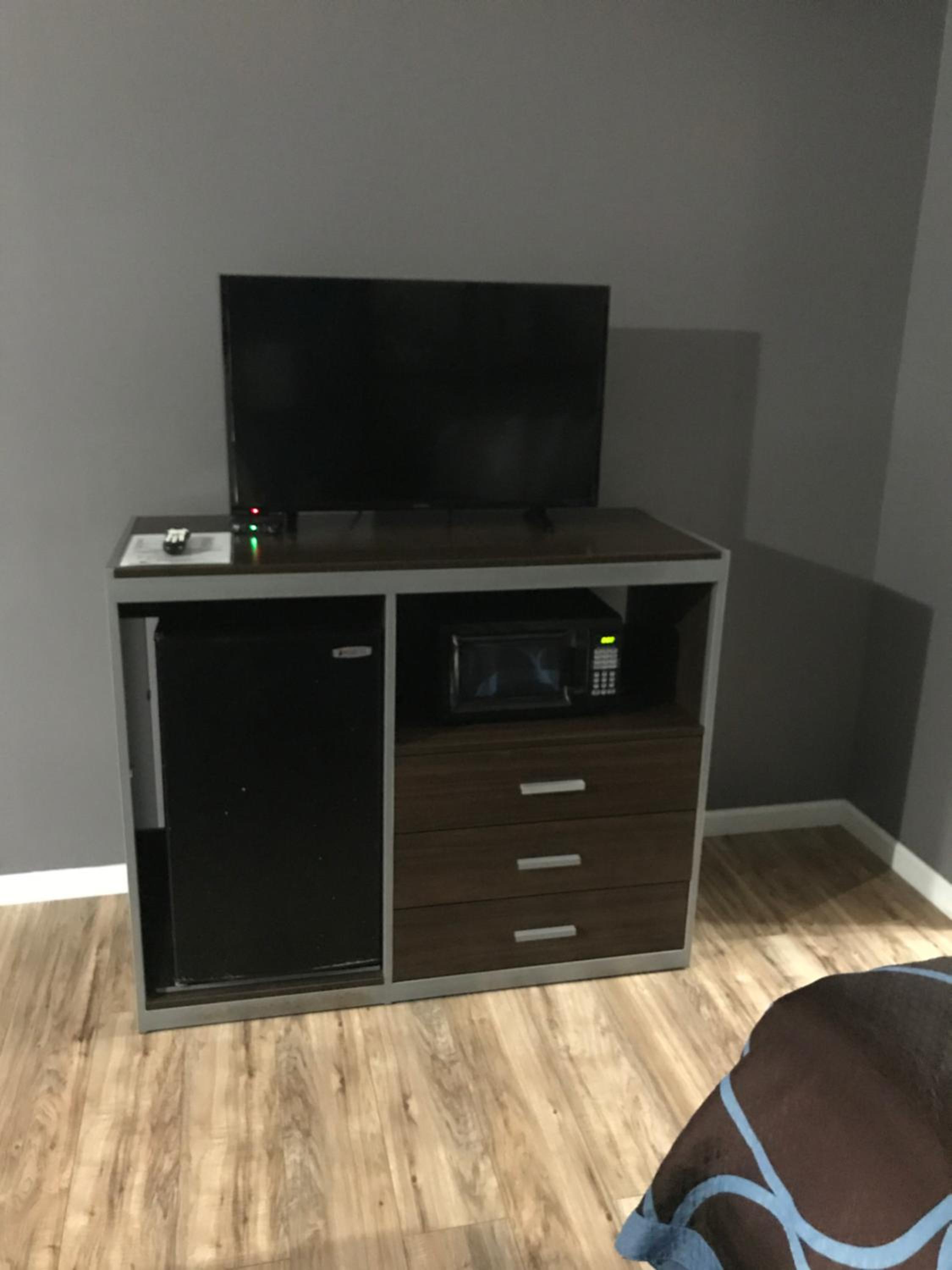 King Room - Non-Smoking - Photo 11