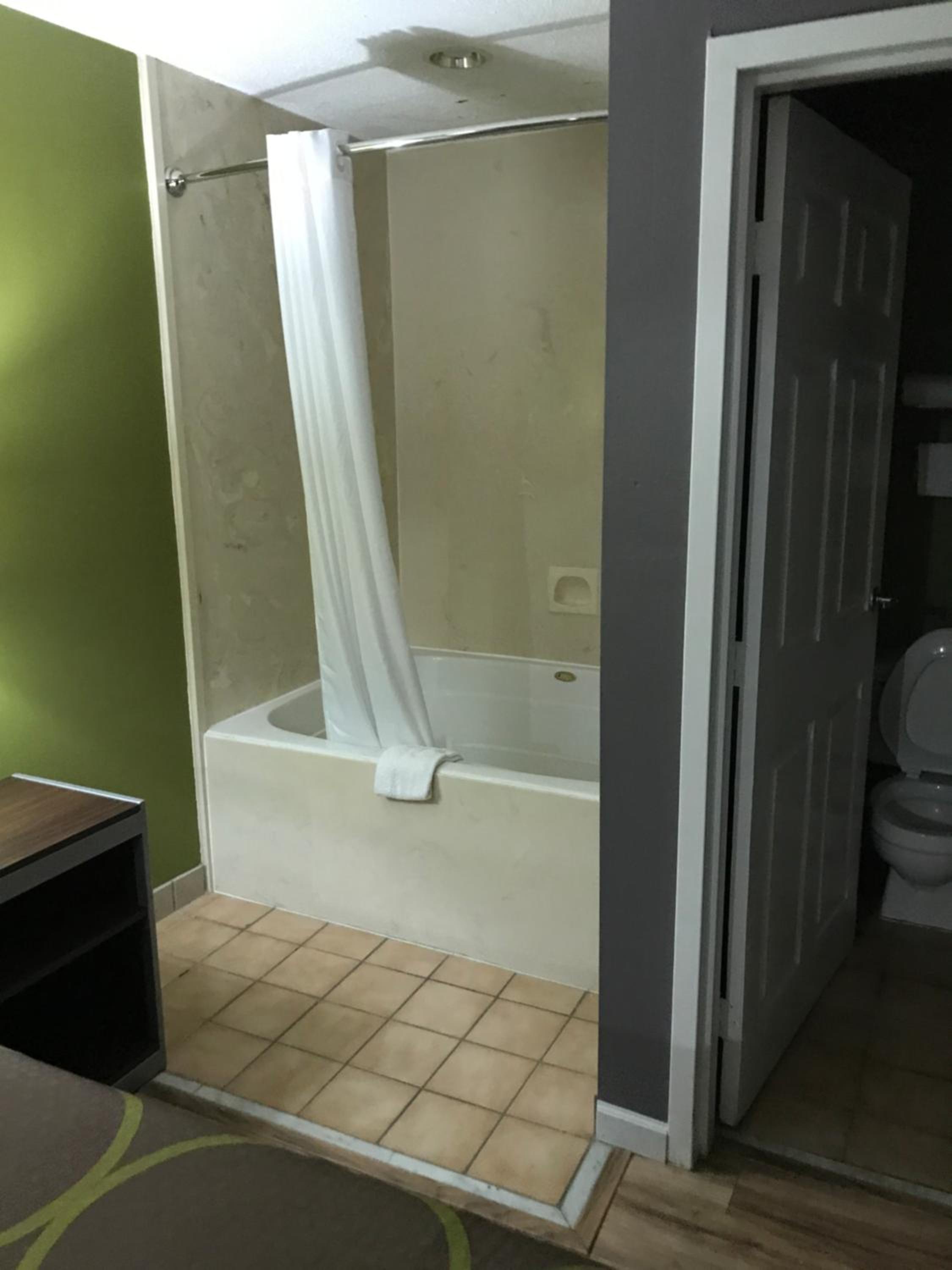 Deluxe King Room with Spa Bath- Non-Smoking - Photo 10