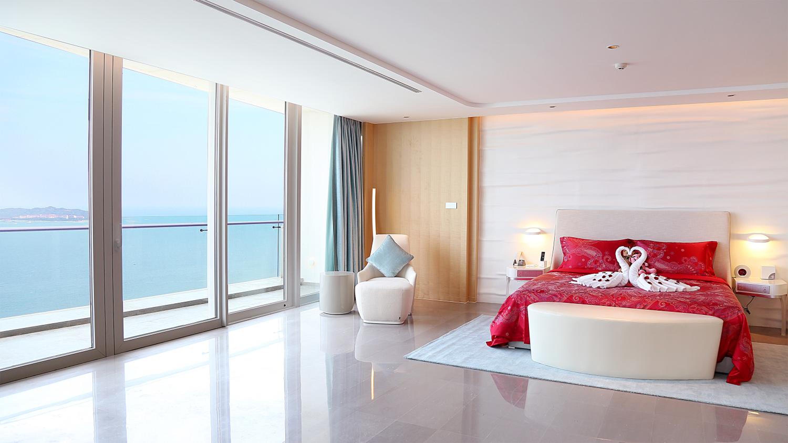 270º Royal Ocean View Suite photo 3