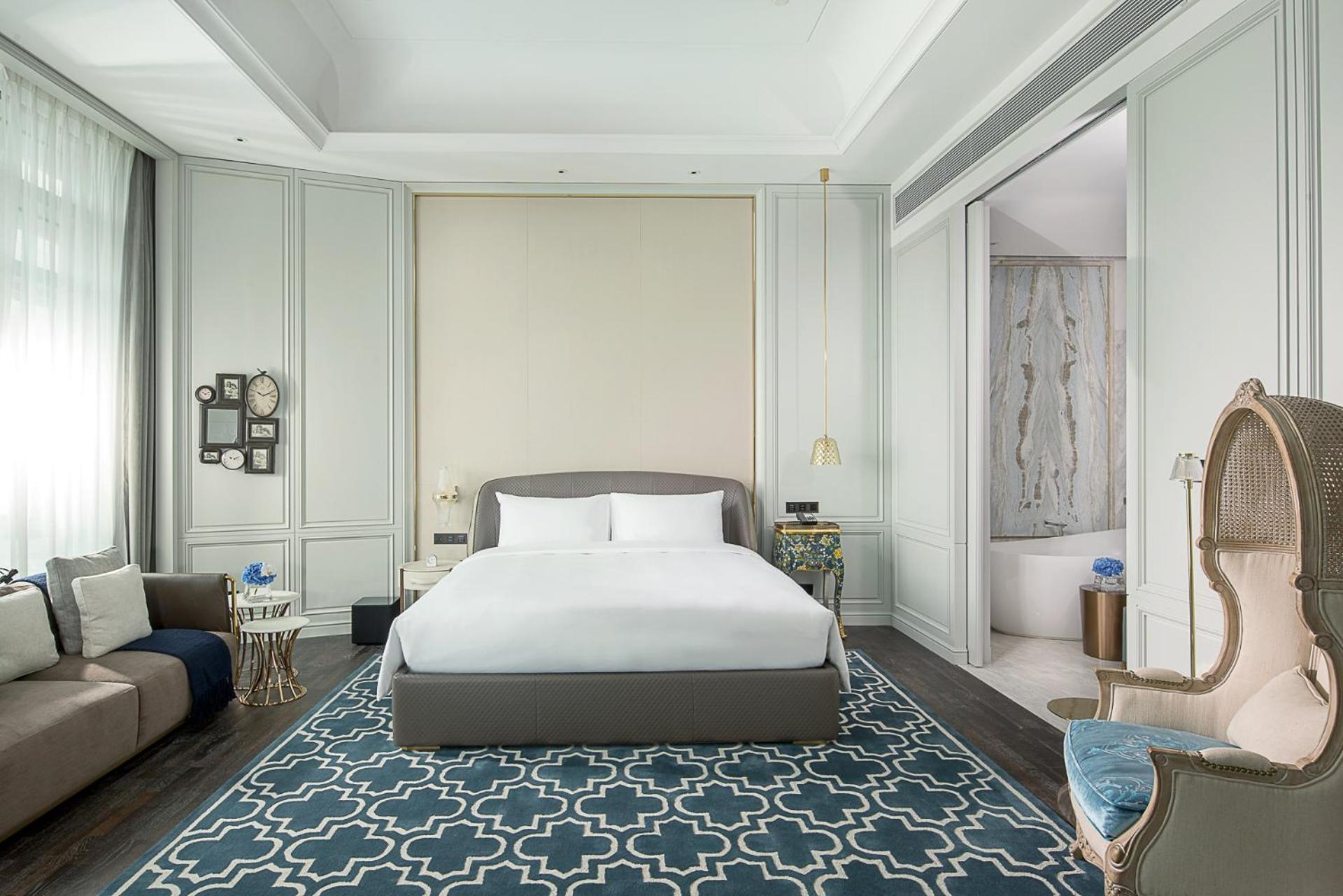 Luxury Premium Room Post Modern Style (King bed)