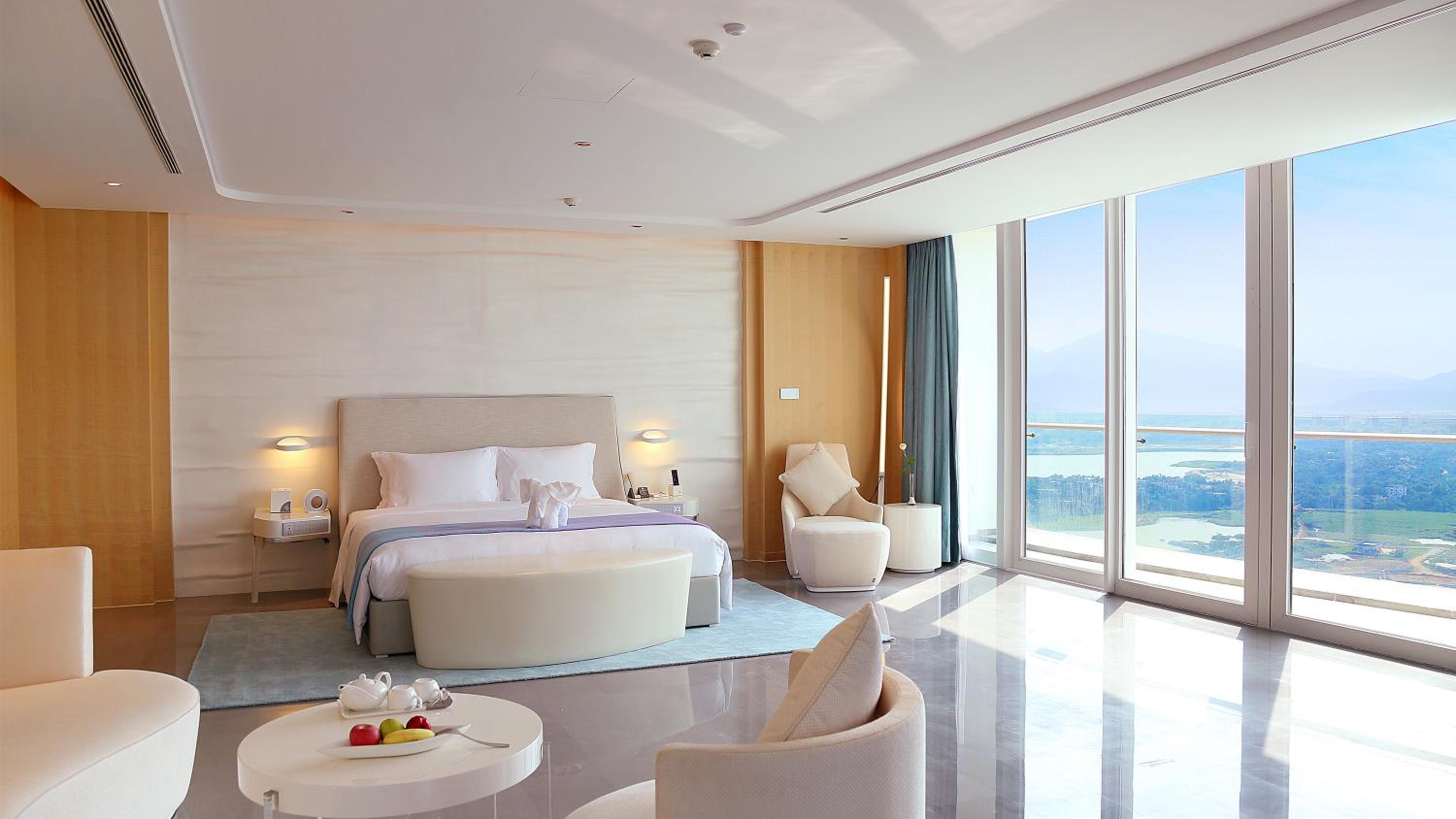270º Royal Lake View Suite photo 1