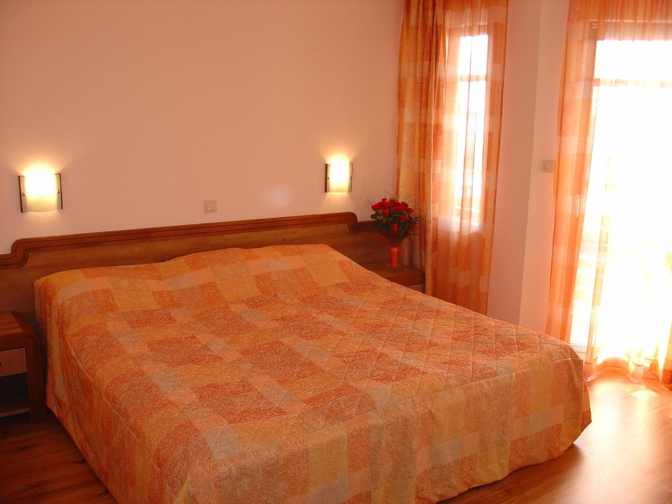Double or Twin Room with Sea View (2 Adults + 1 Child) photo 2