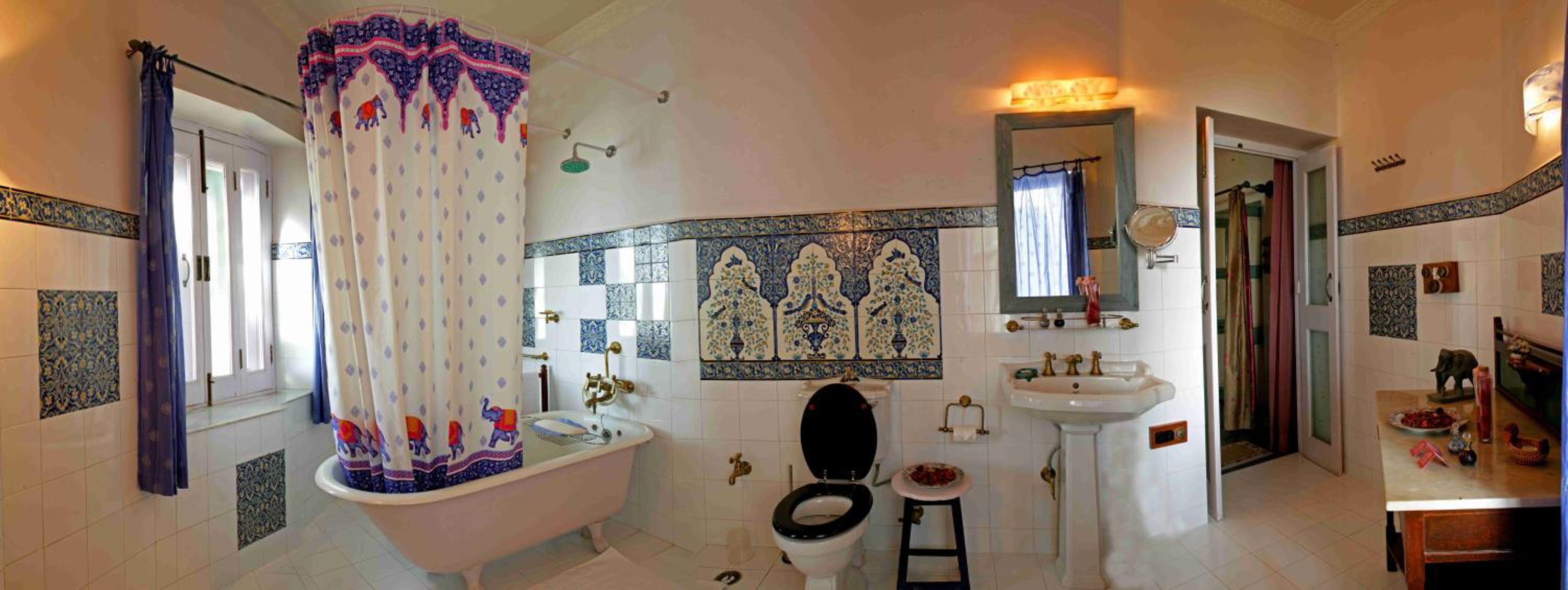 Suite with Lake View - Photo 3