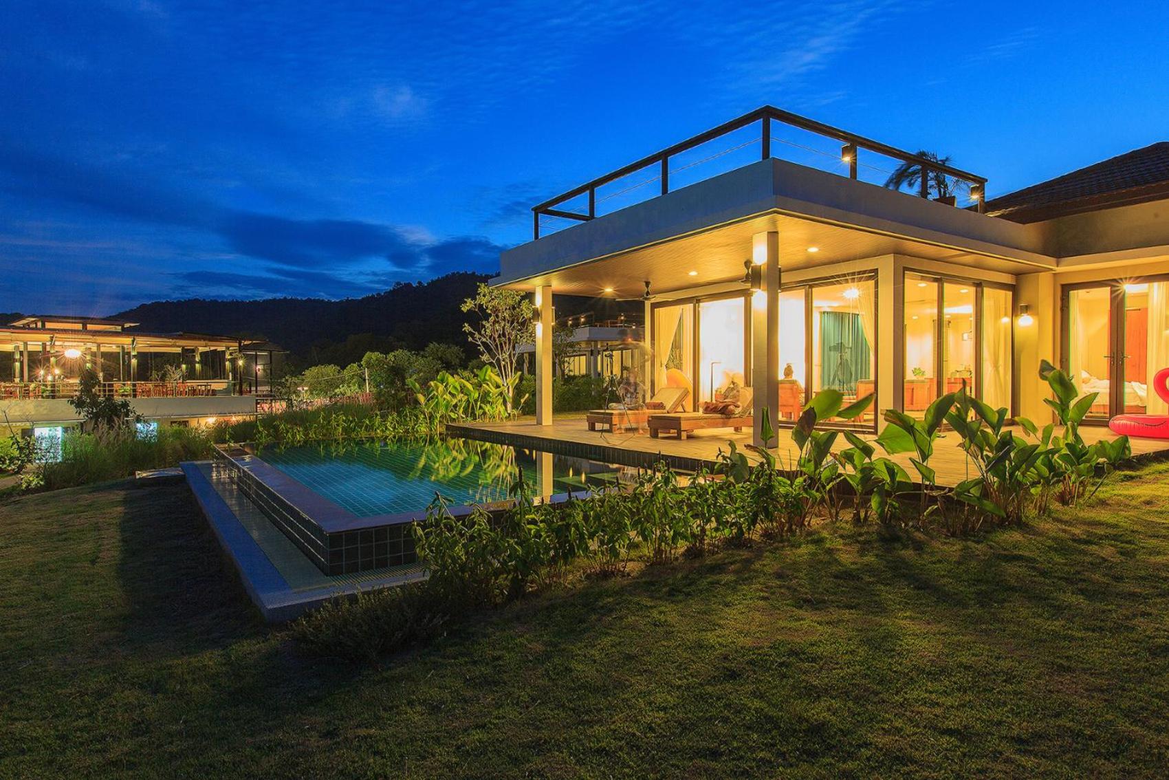 Three-Bedroom Deluxe Pool Villa with Spa bath photo 2