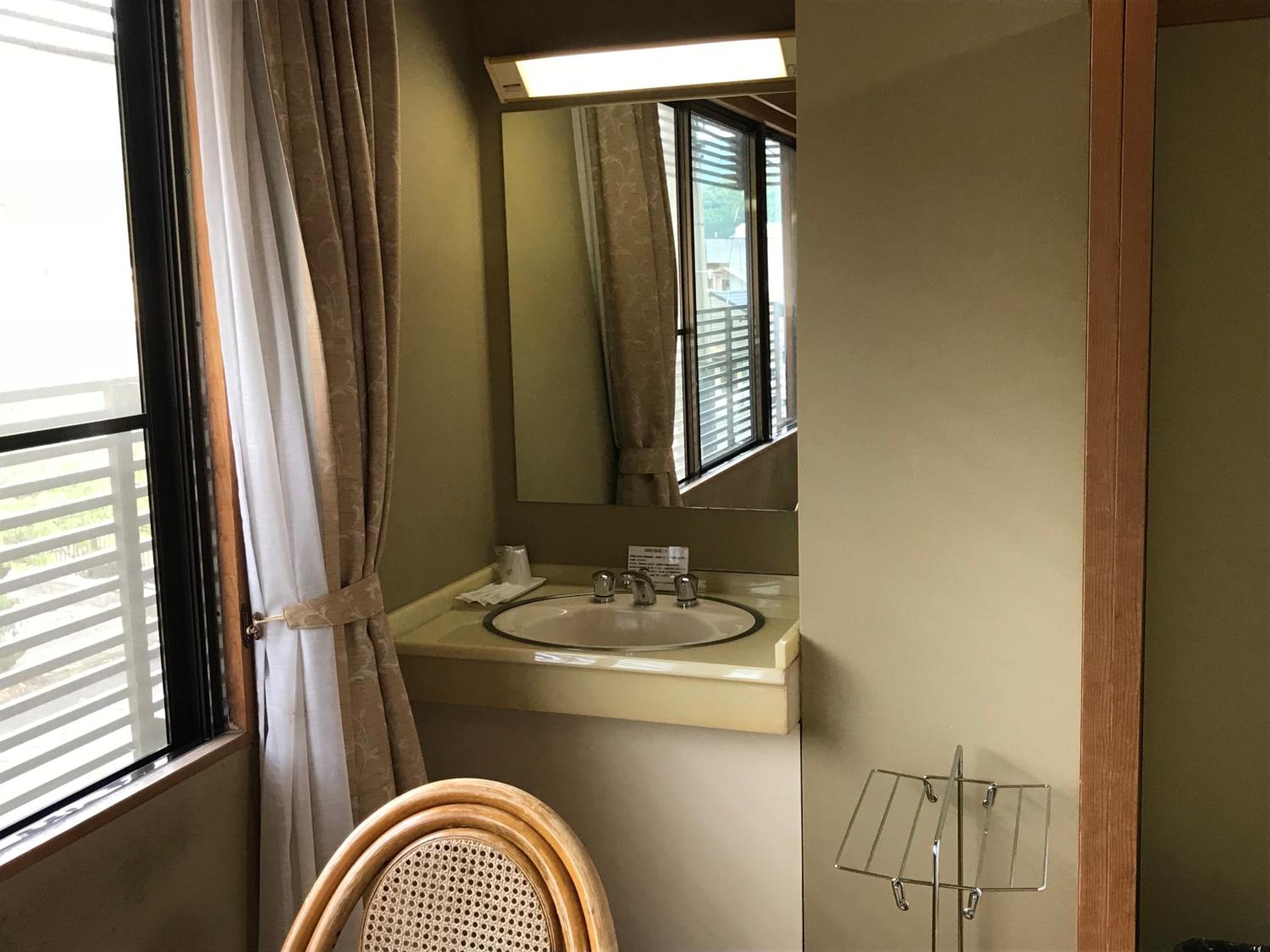 Japanese-Style Standard Room with Shared Bathroom photo 3