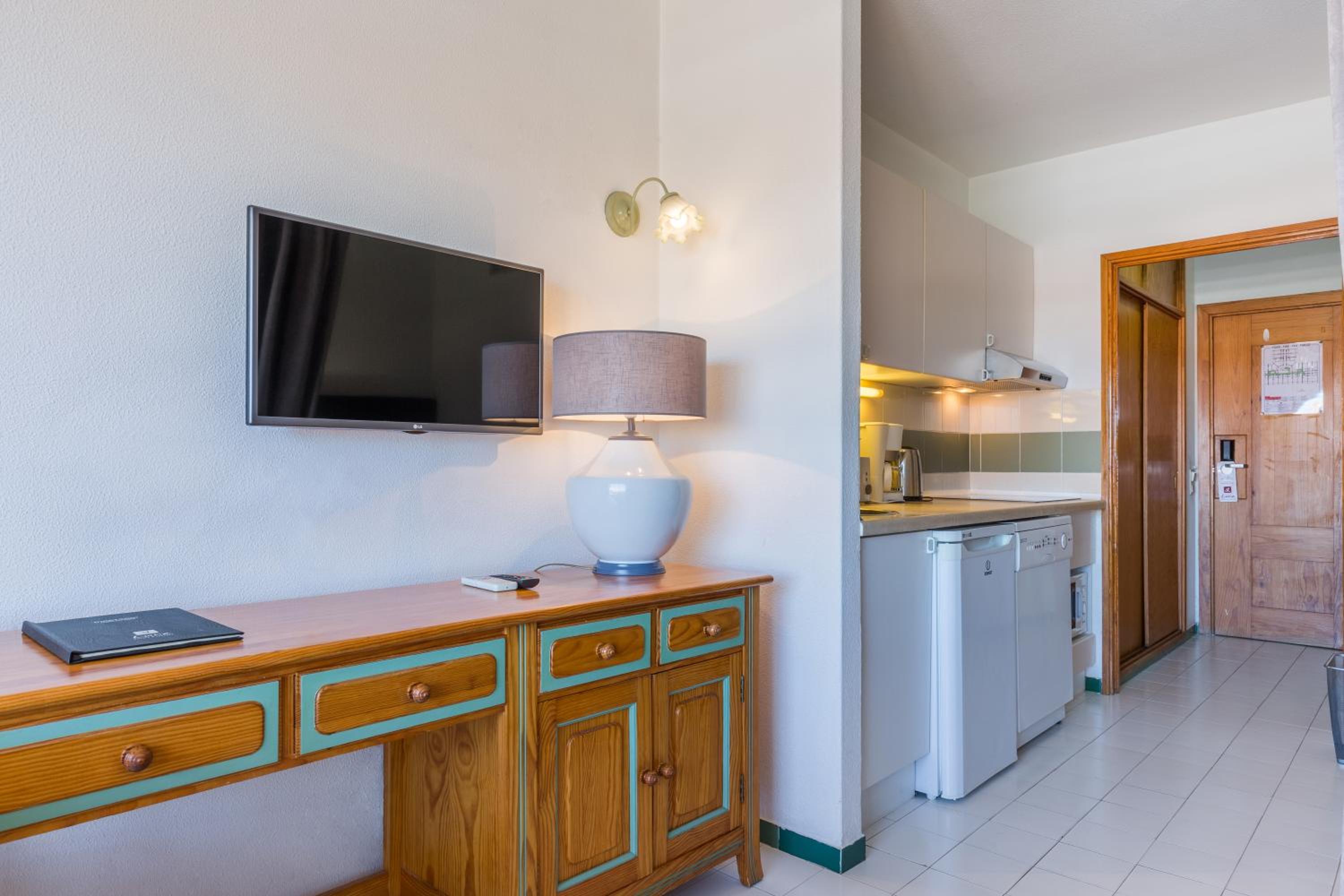 Studio Apartment (2 adults + 1 child)