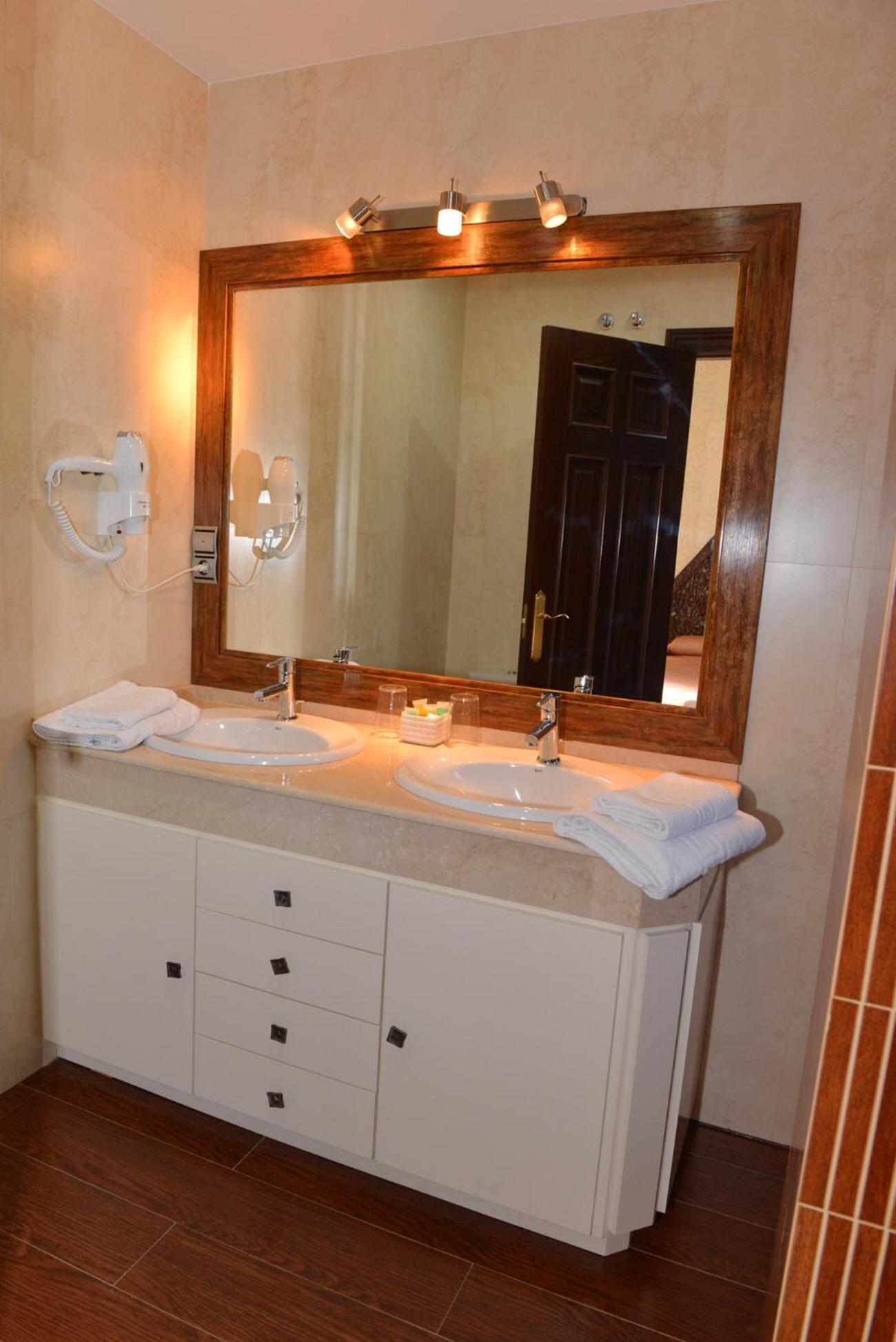 Double Room With Double Bed And Double Sofa Bed photo 2