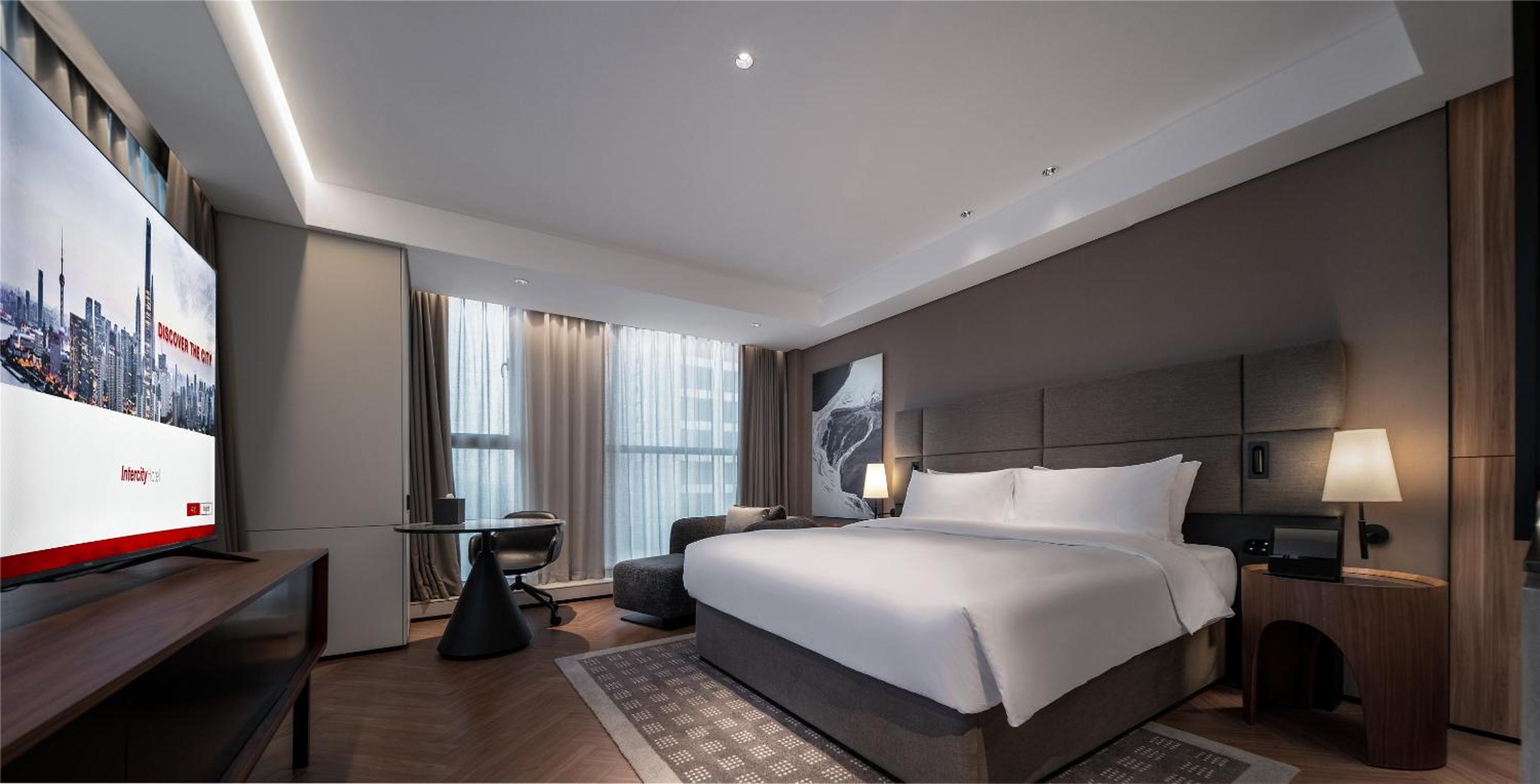 Deluxe Queen Room