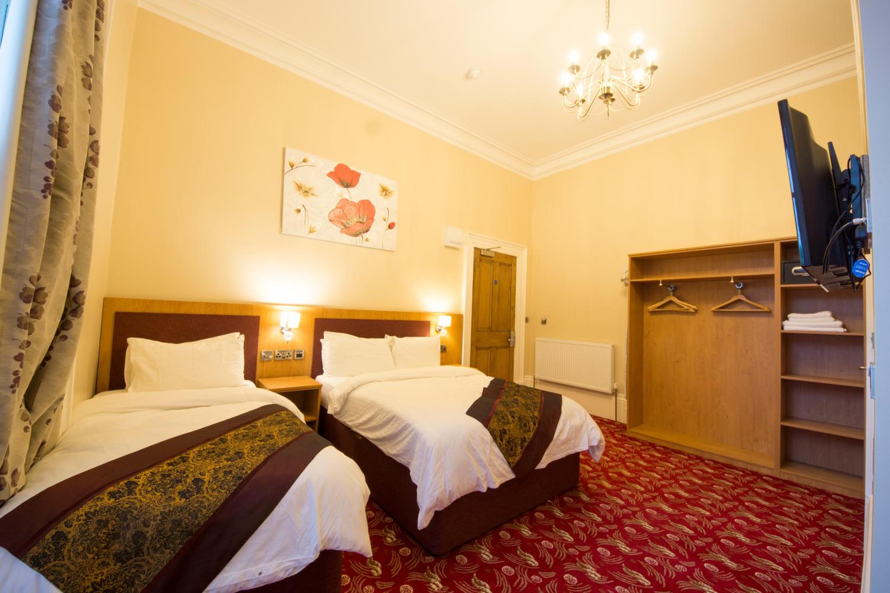Twin Room - Photo 4