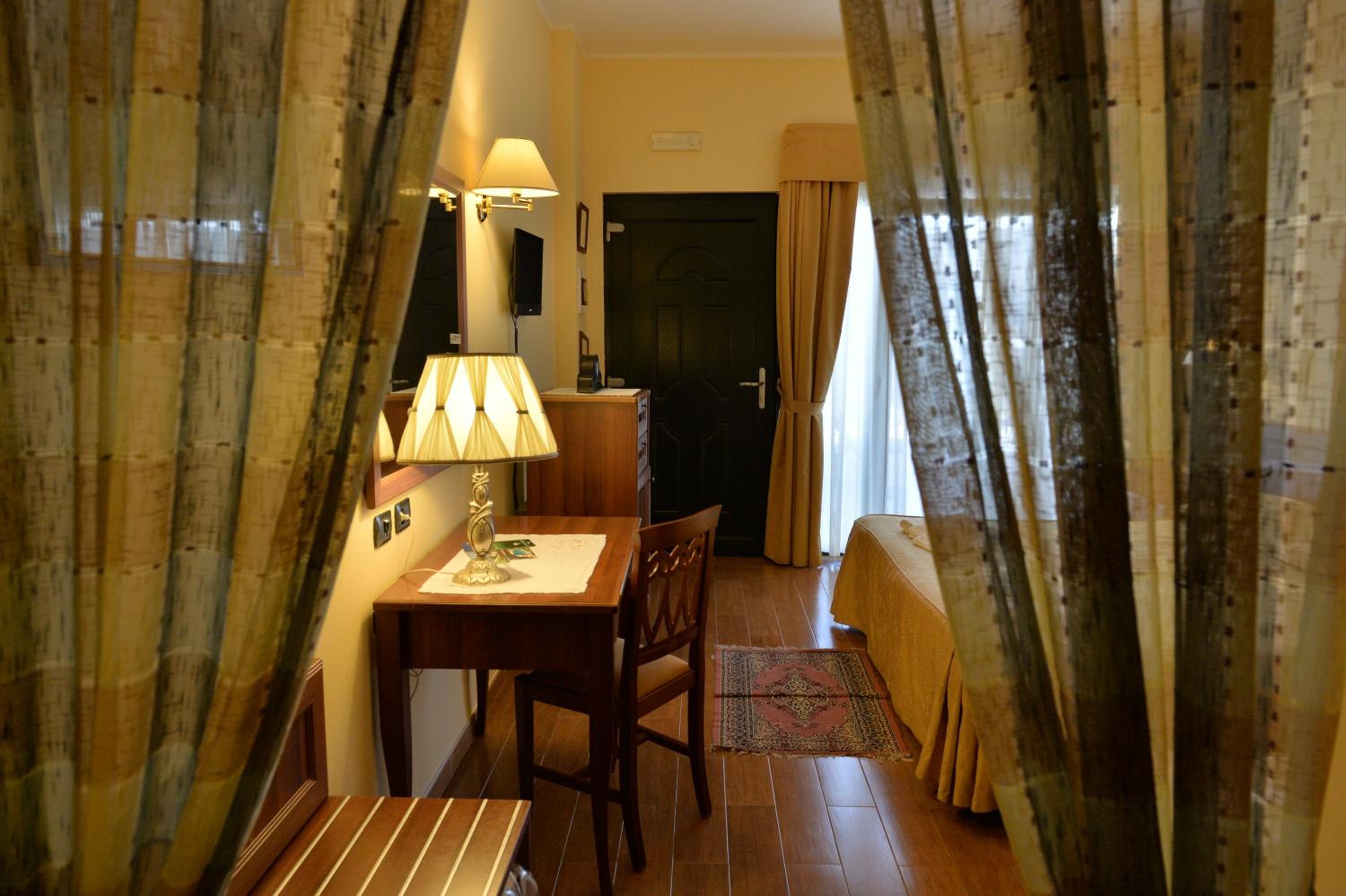 Double or Twin Room photo 3