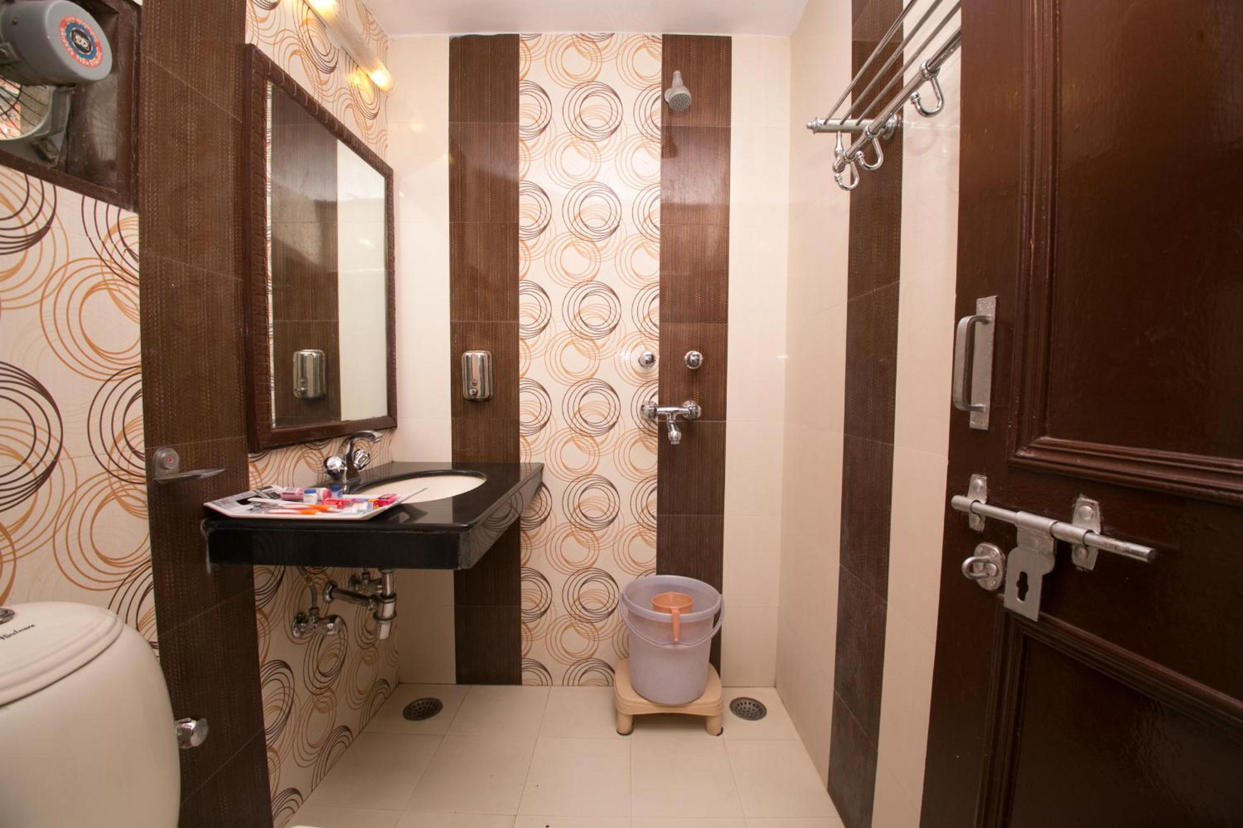 Semi Deluxe Double Room with Fan - 10% off on SURA Cocktails & Cuisines, Enjoy Live Music, Welcome Drink on Arrival and Free Pickup from Railway Station - Photo 2