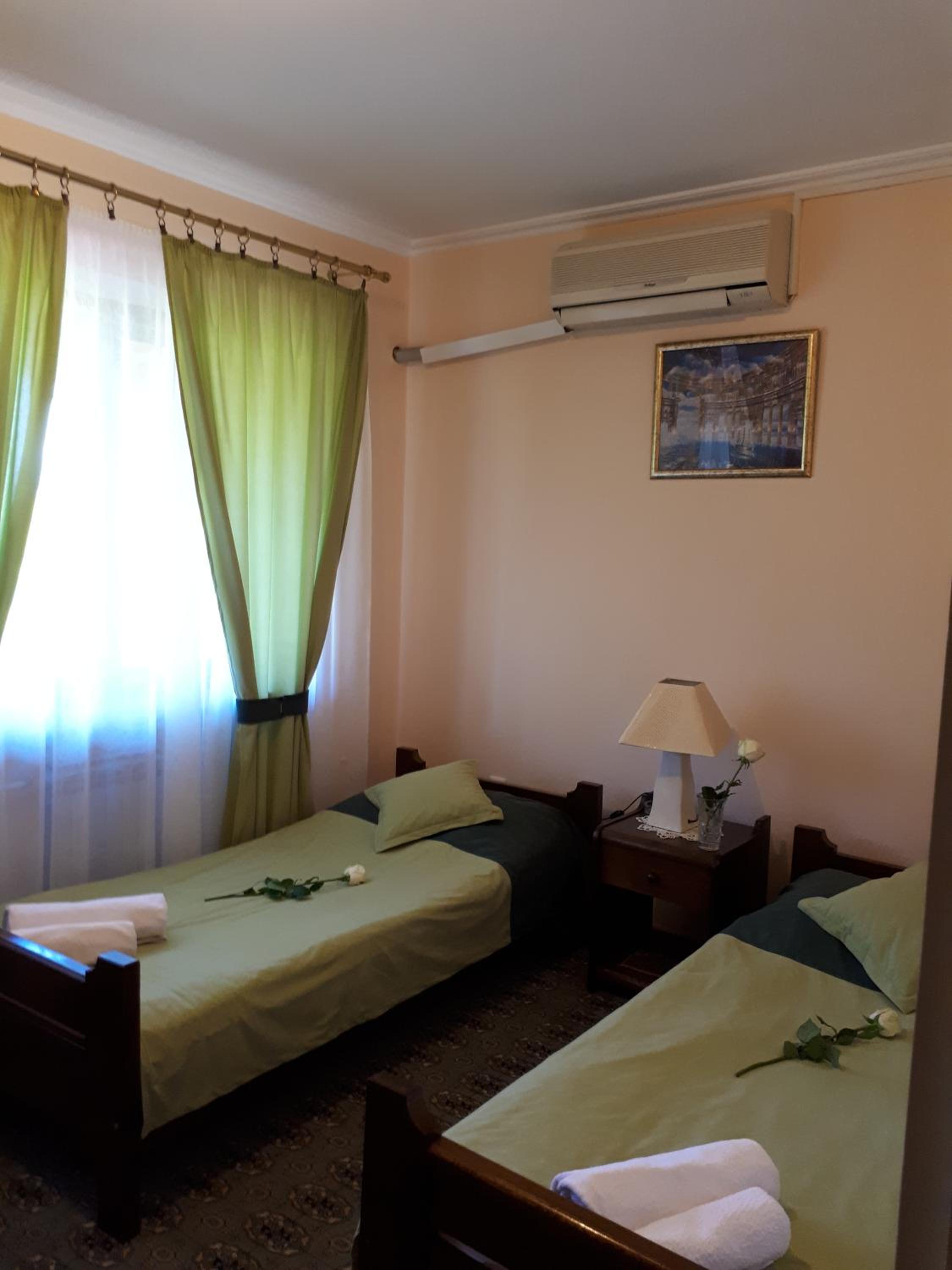 Twin Room - Photo 1
