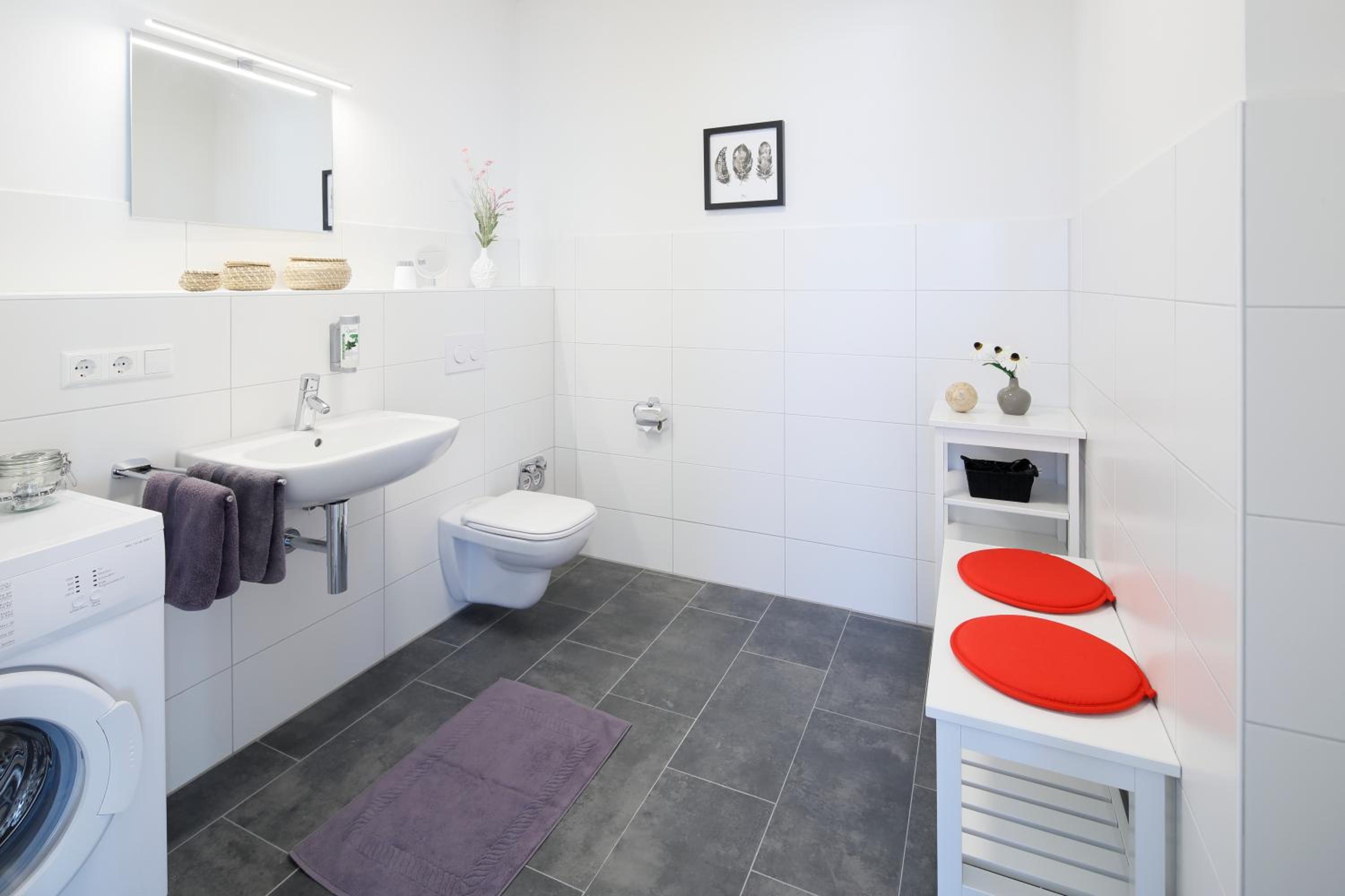Two-Bedroom Apartment - Photo 2
