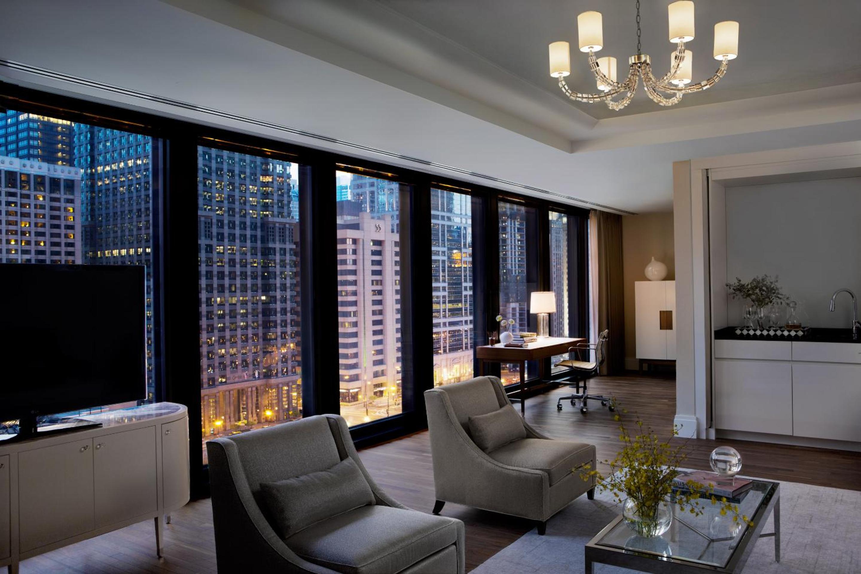 Club One-Bedroom River View Suite
