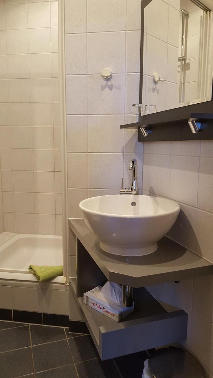 Standard Single Room with Shower photo 2