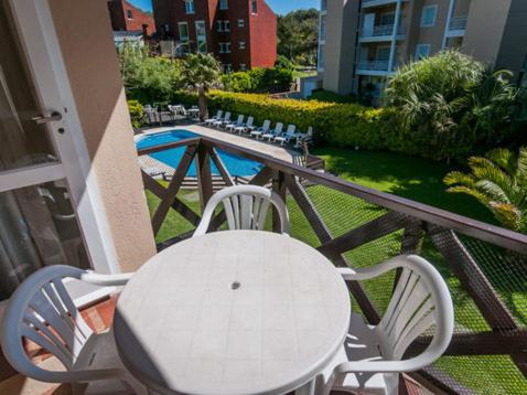 One-Bedroom Apartment with Balcony photo 2