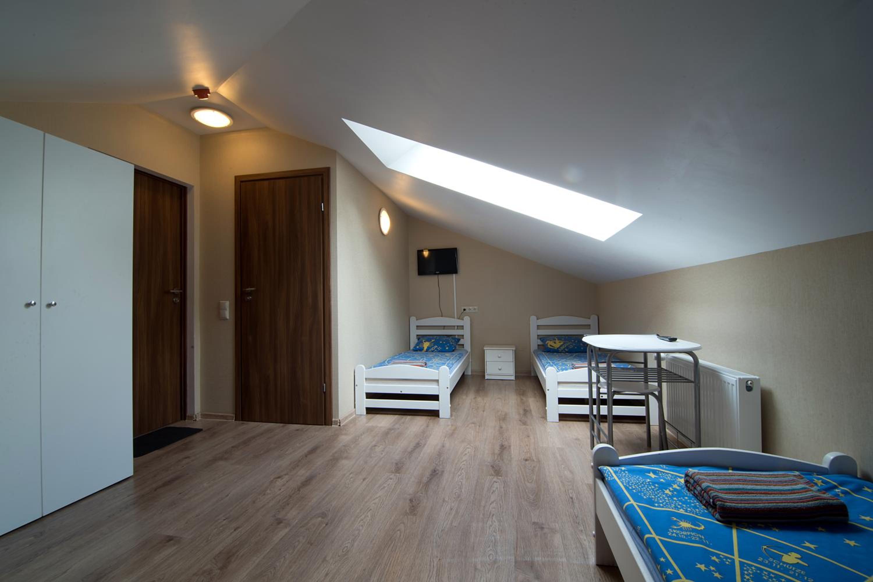 Triple Room with Shower - Photo 10