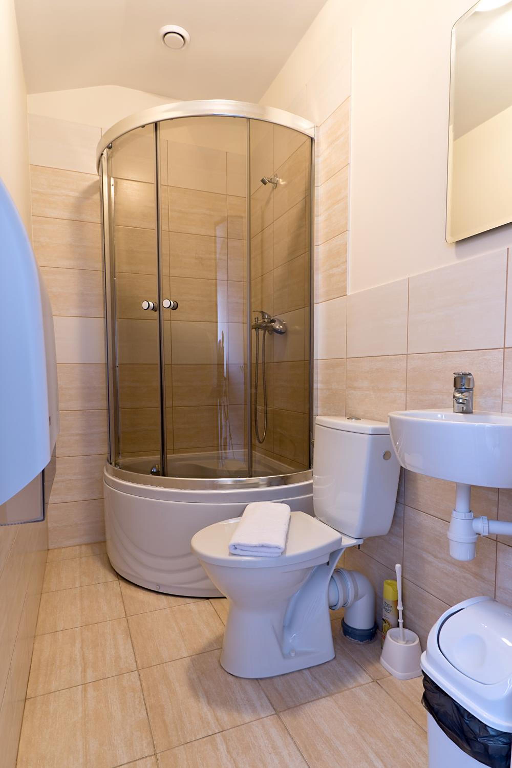 Family Room with Shower - Photo 3