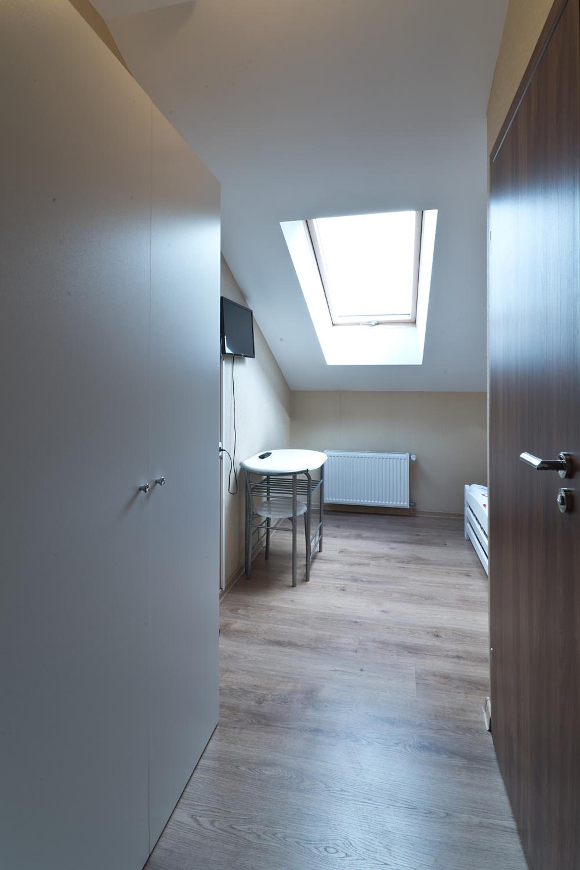 Triple Room with Shower - Photo 12