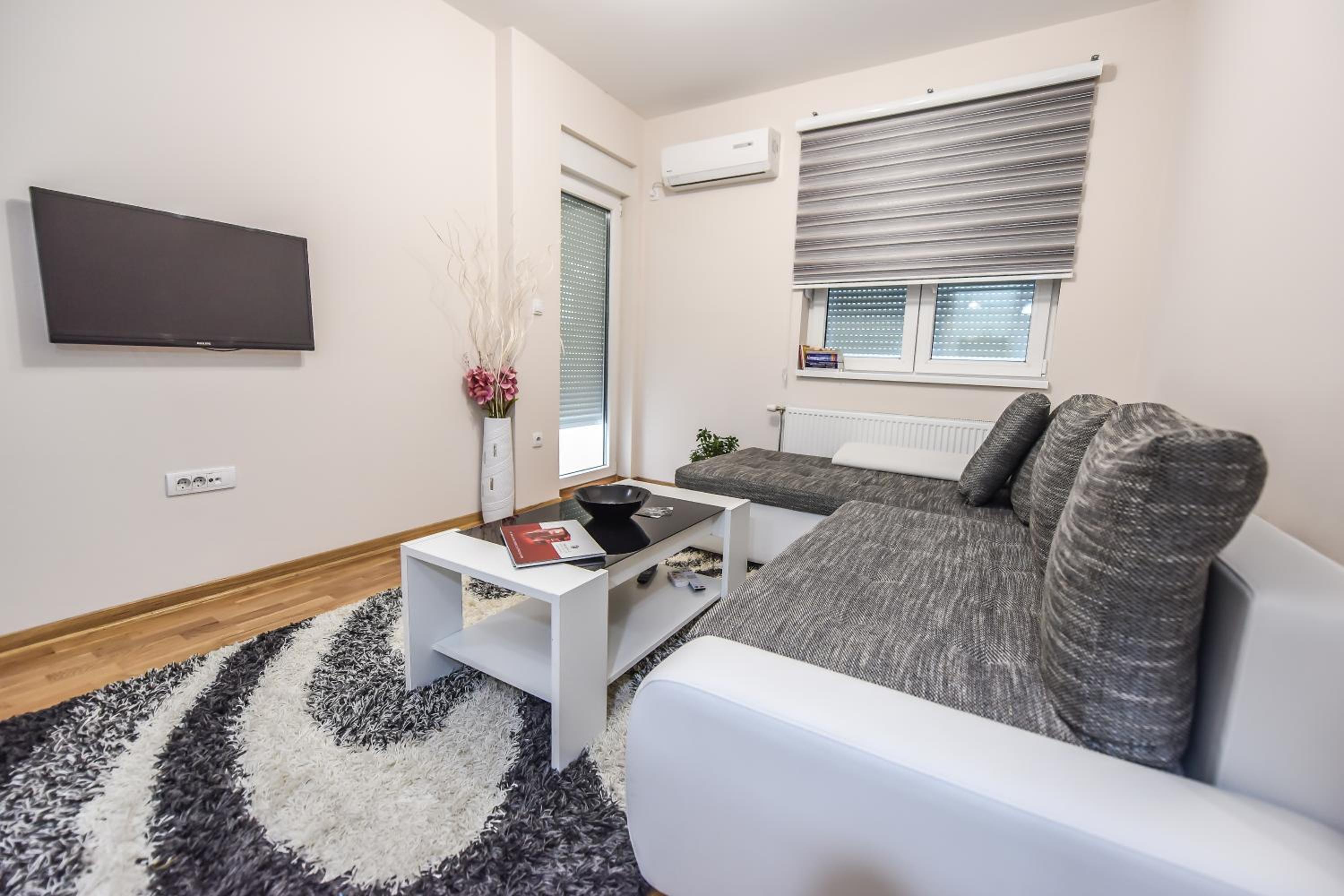 One-Bedroom Apartment photo 2