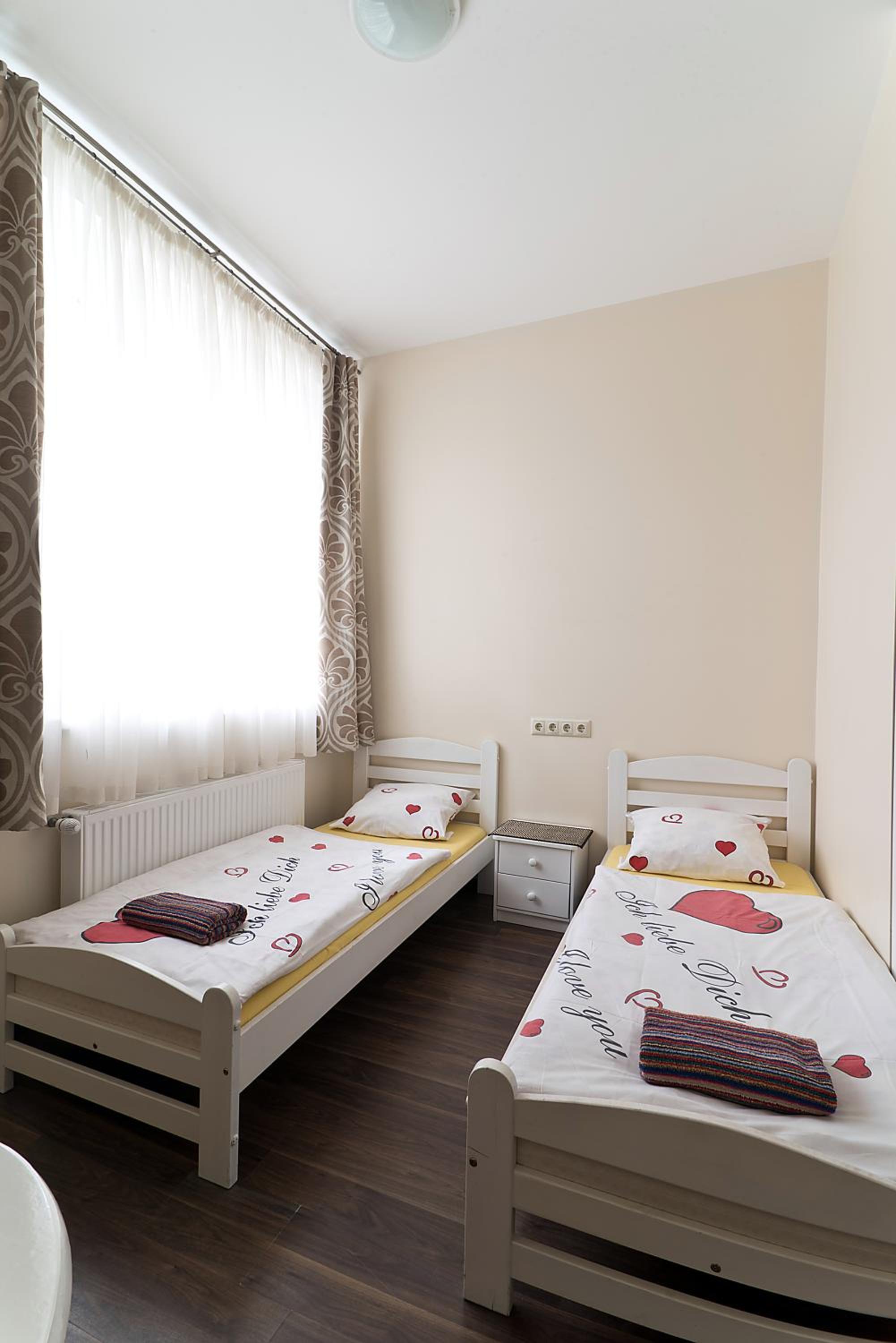 Double or Twin Room with Shower - Photo 6