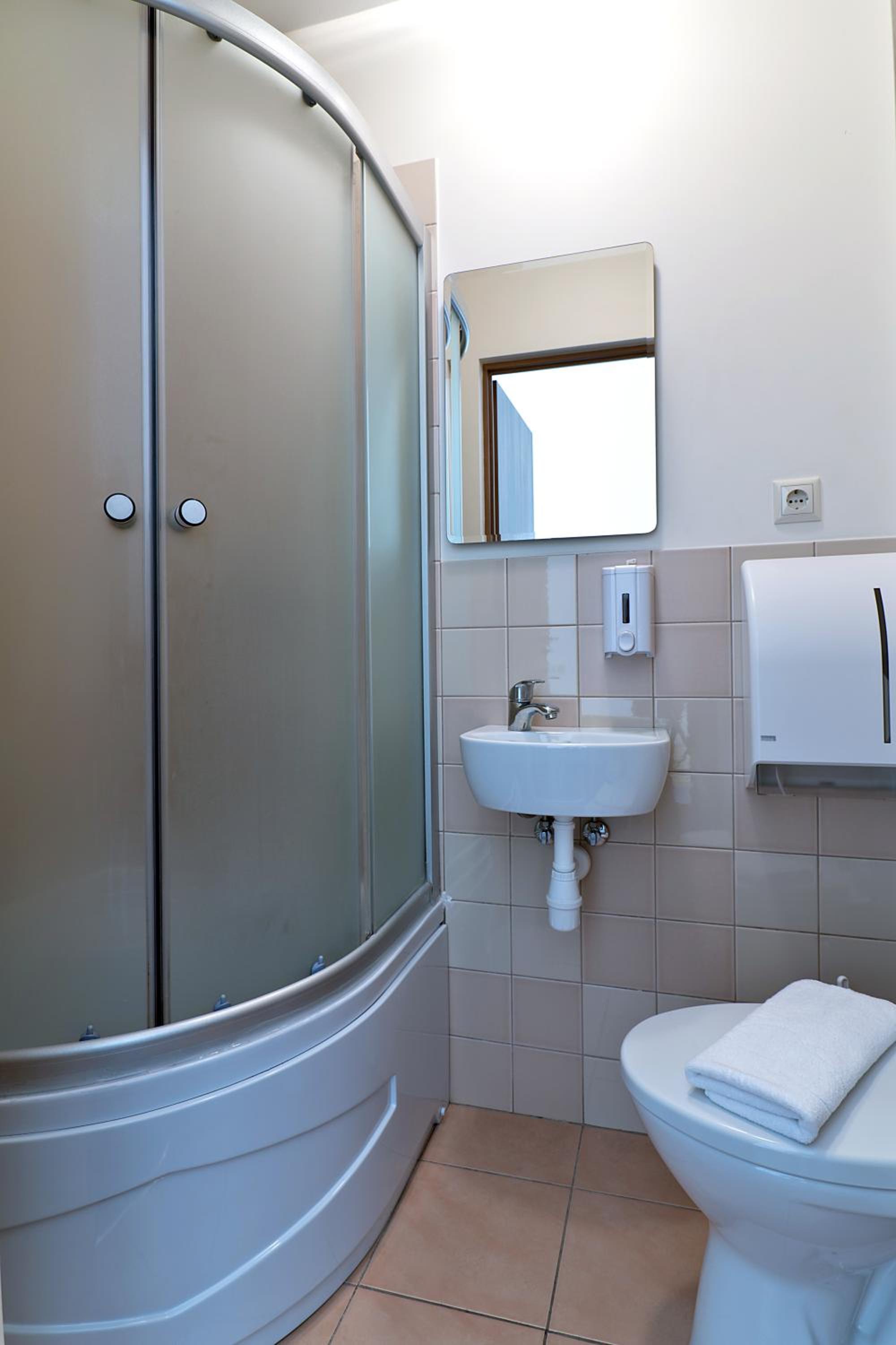 Triple Room with Shower - Photo 14