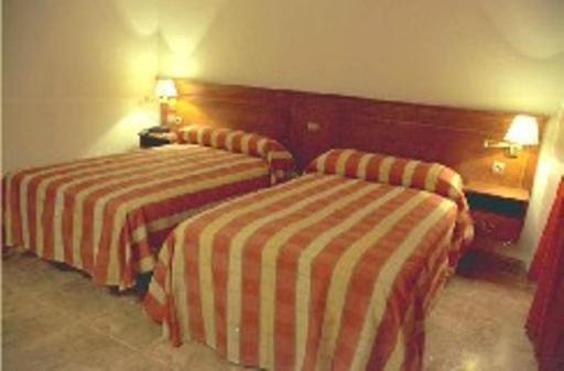 Twin Room - Photo 2