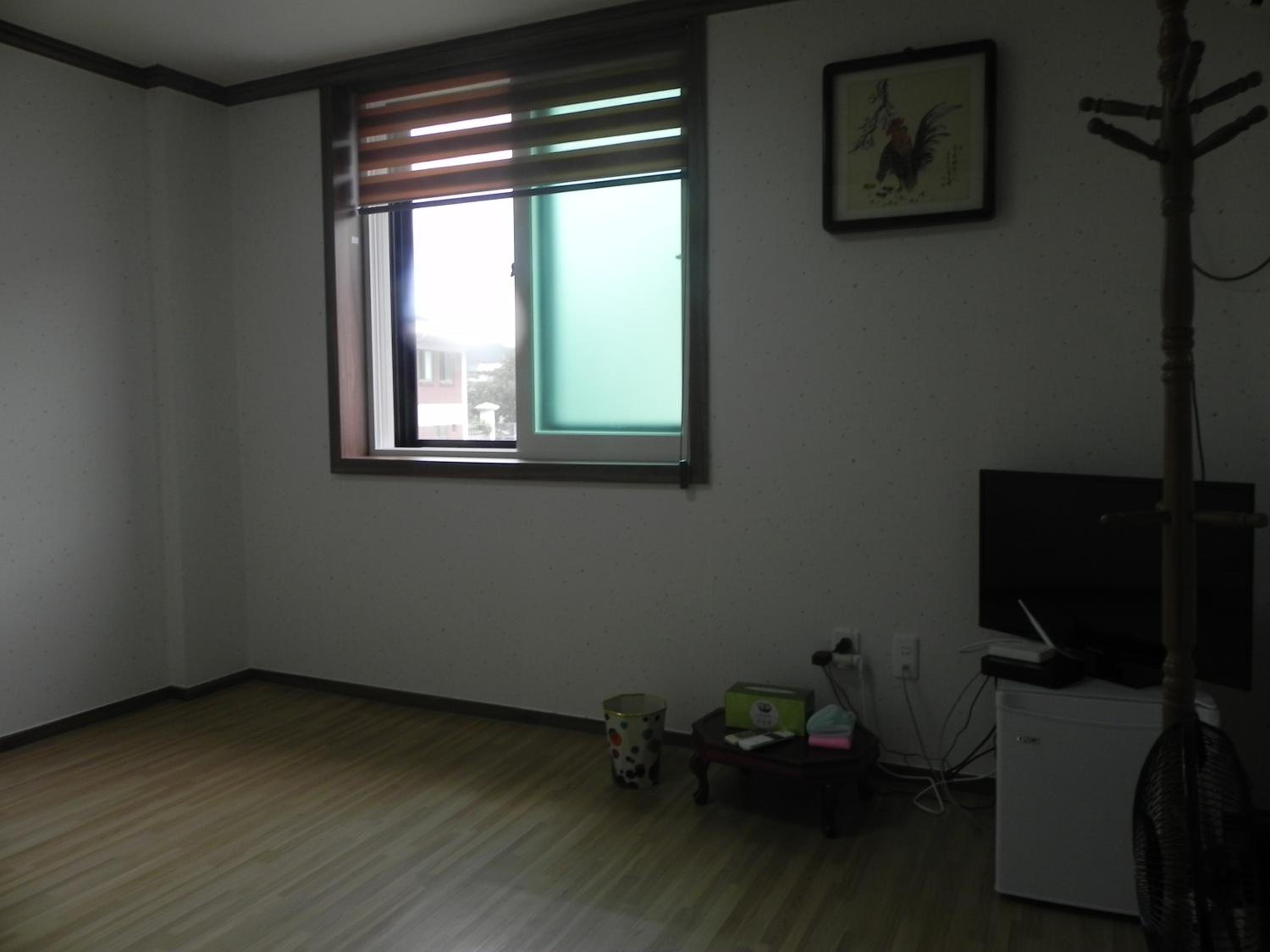 Family Room with Bathroom photo 2