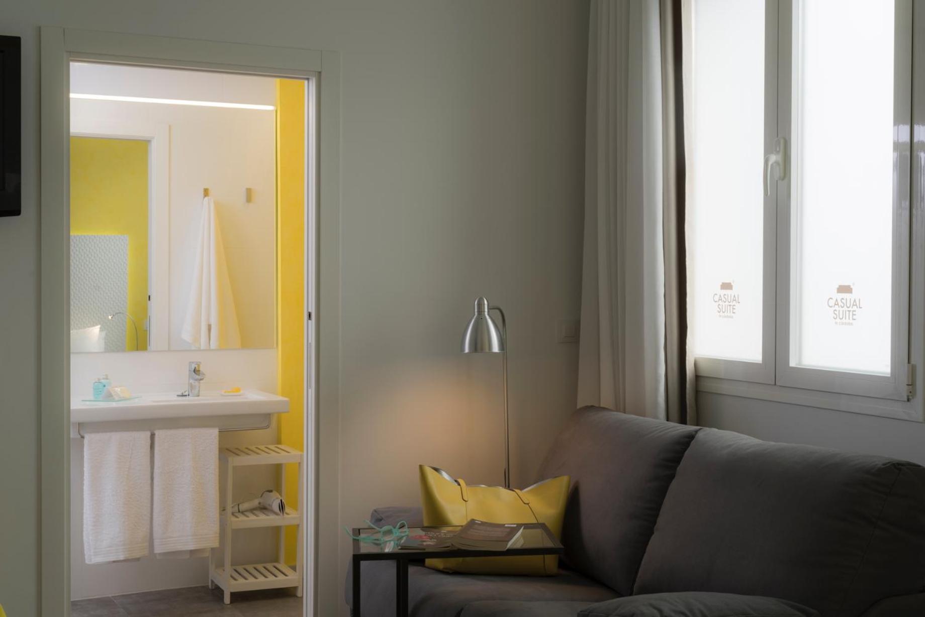 Twin Room - Photo 12