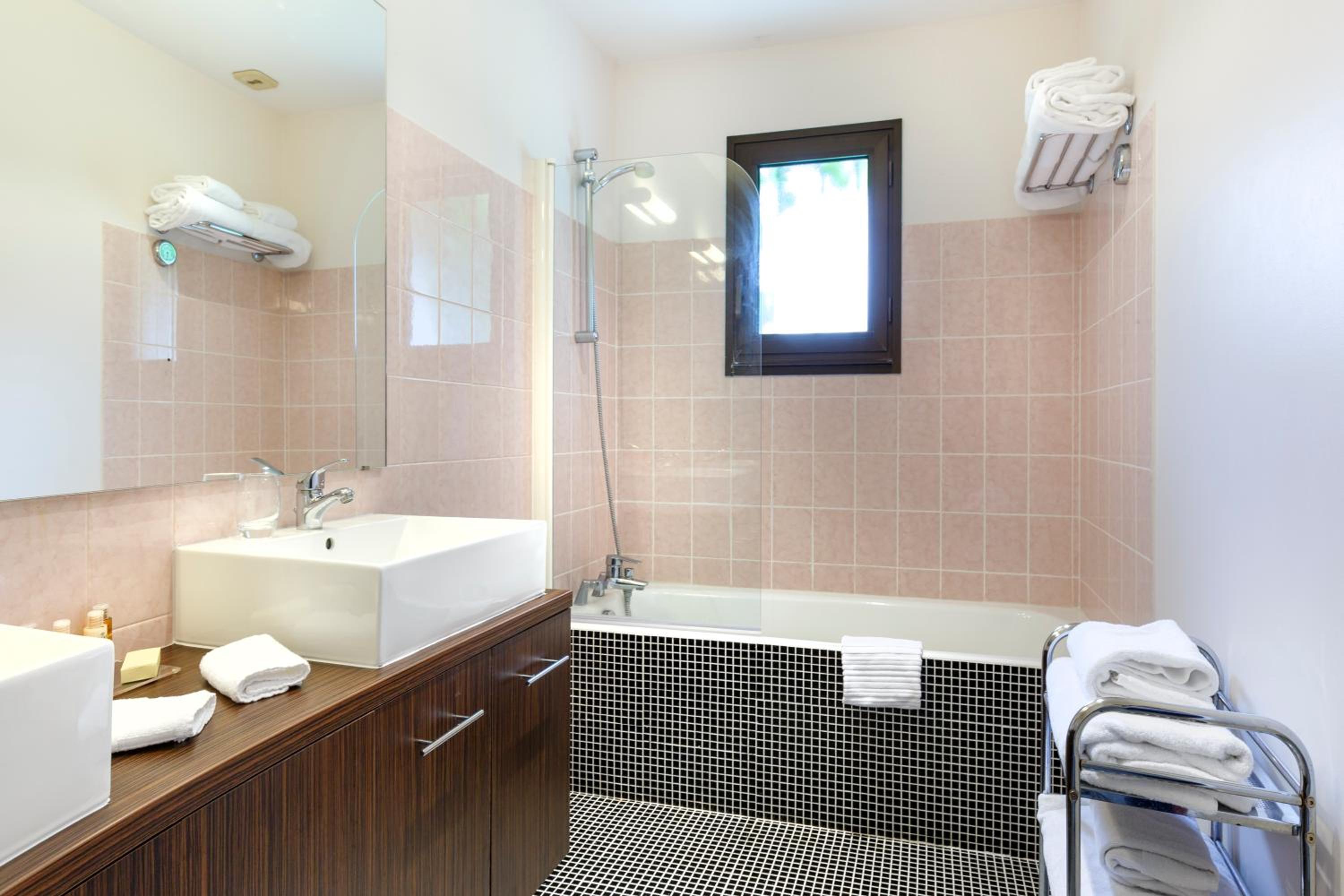 Standard Triple Room - Photo 4