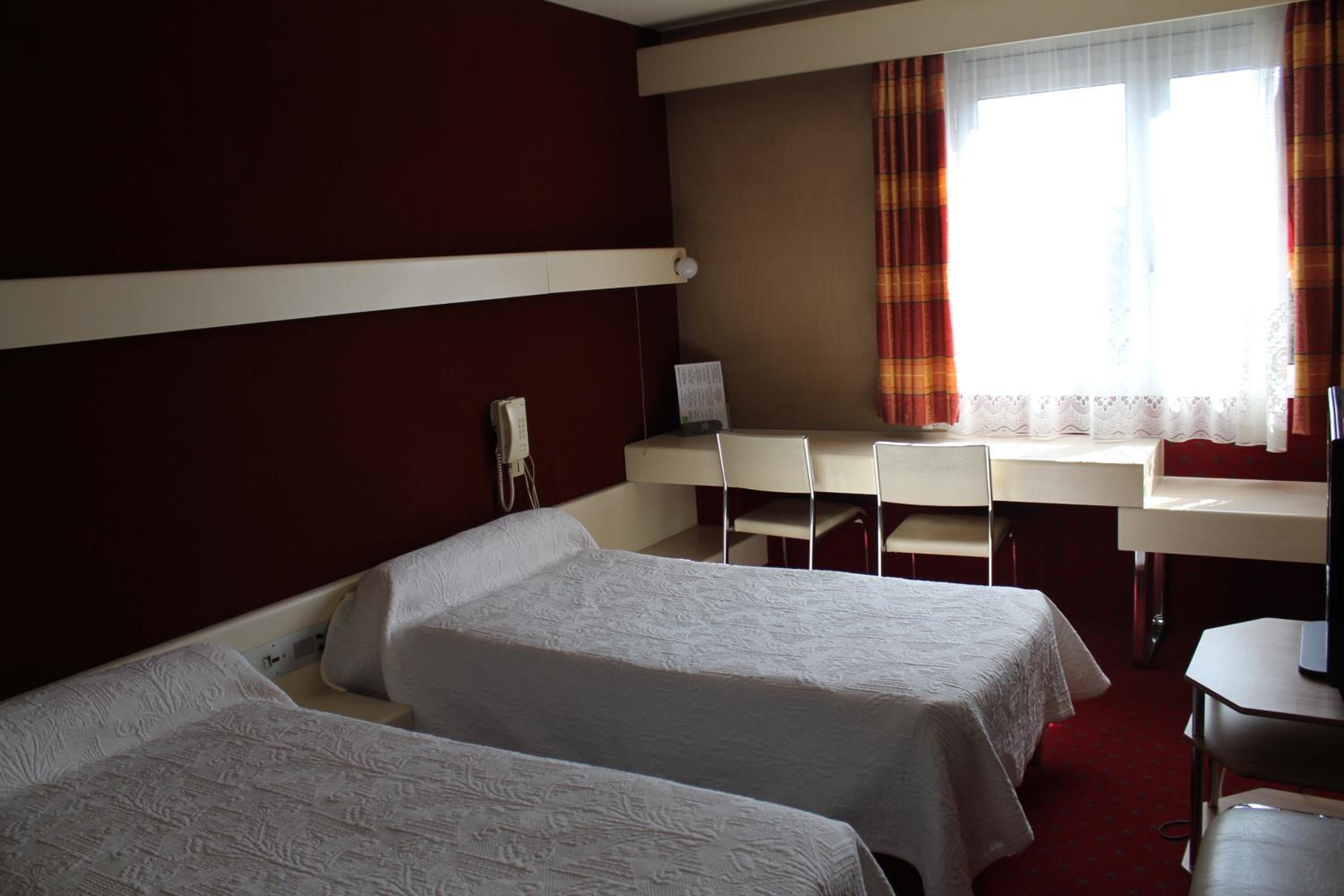 Twin Room - Photo 4