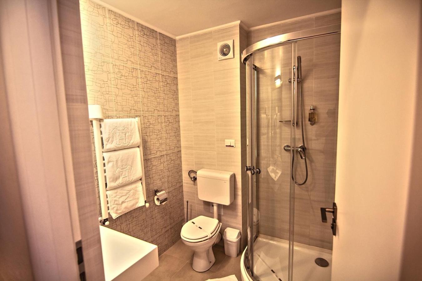 Twin Room 4**** - Photo 4