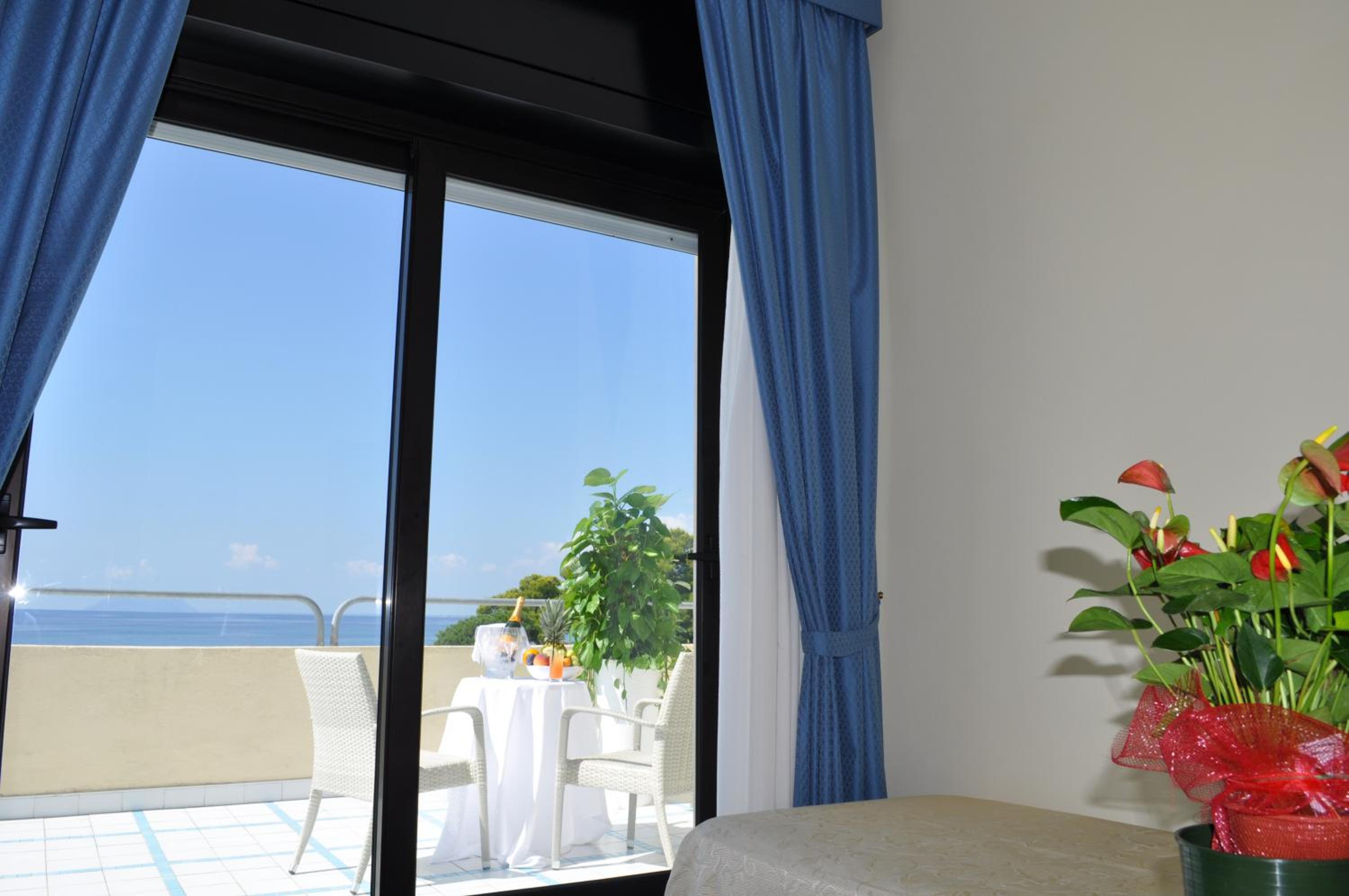 Suite with Sea View