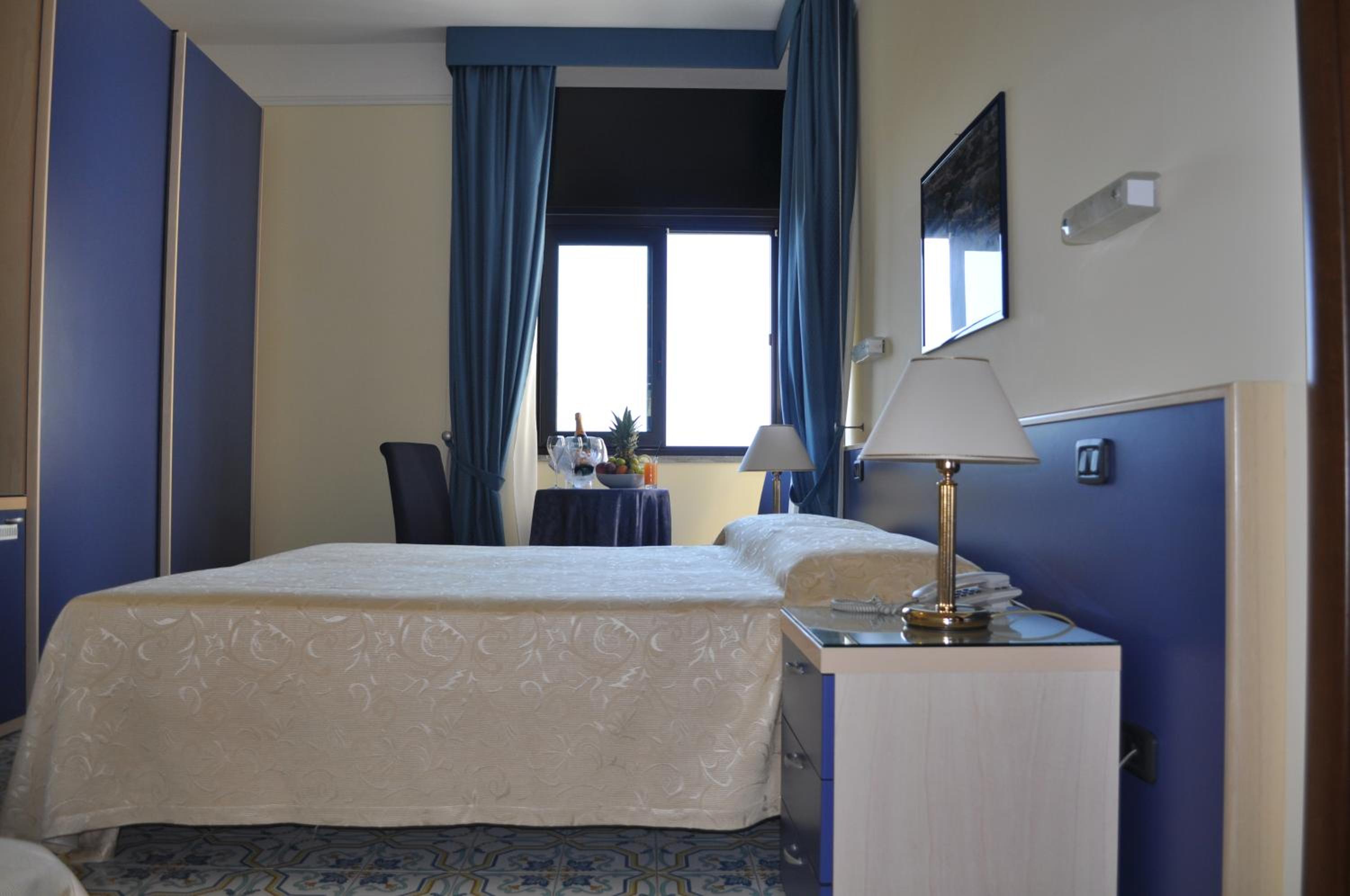 Double or Twin Room with Sea View