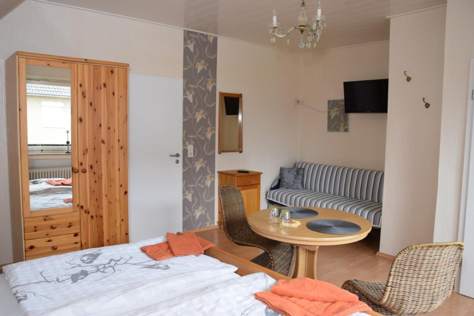 Deluxe Double Room with Shower photo 3