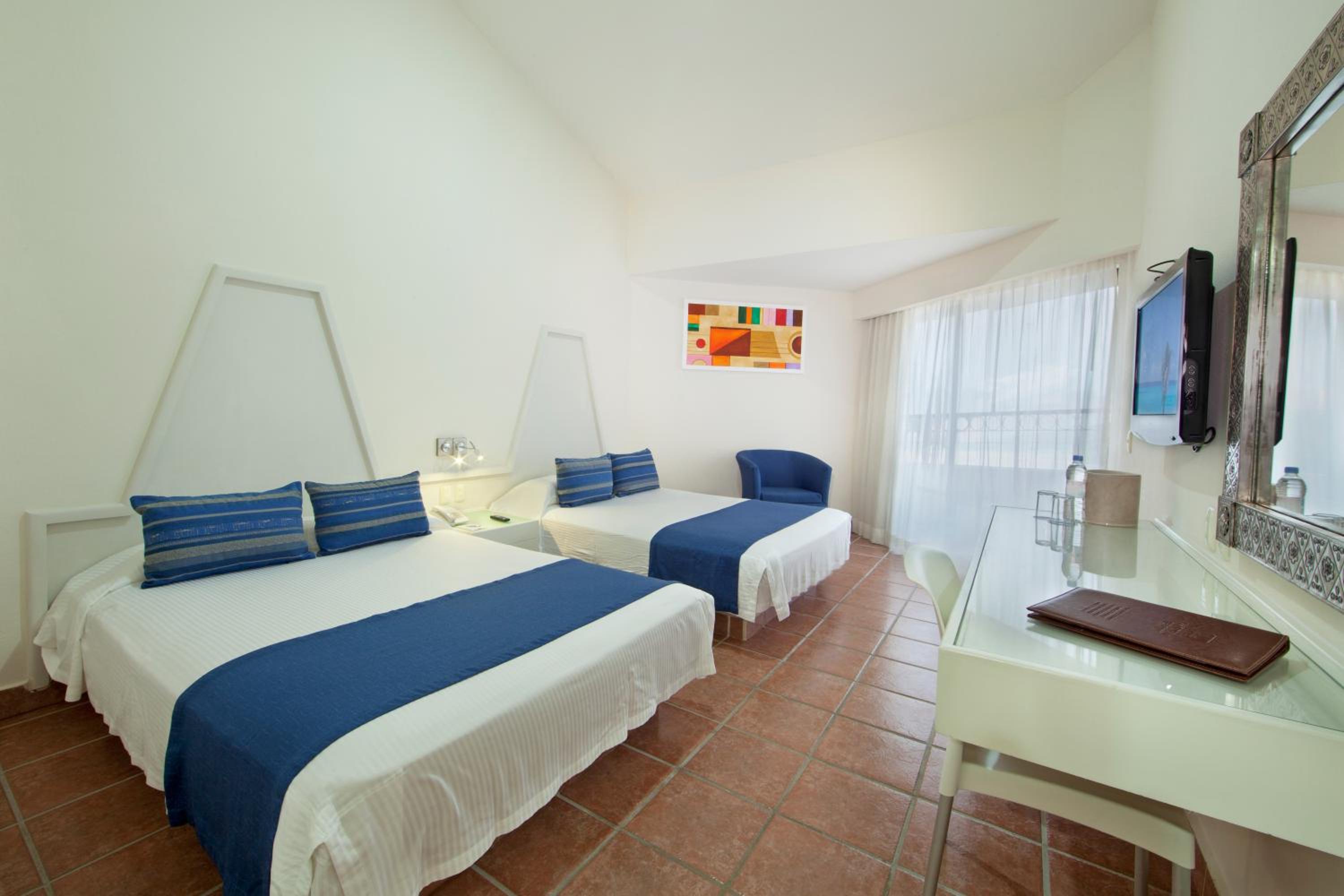 Superior Queen Room with Ocean View and Two Queen Beds, Non-Smoking photo 1
