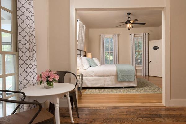 Deluxe King Suite photo 1