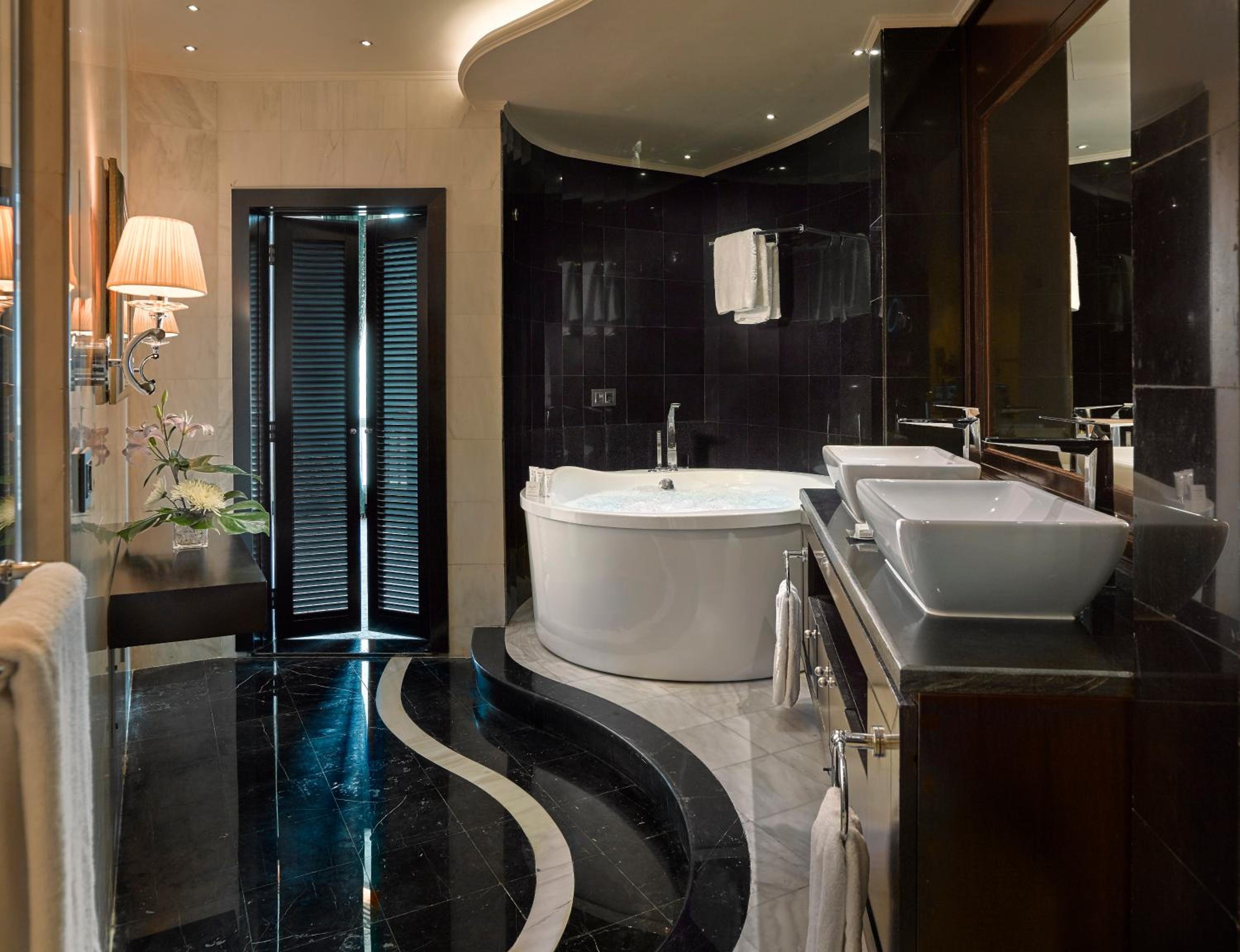 Palace Suite - Photo 6