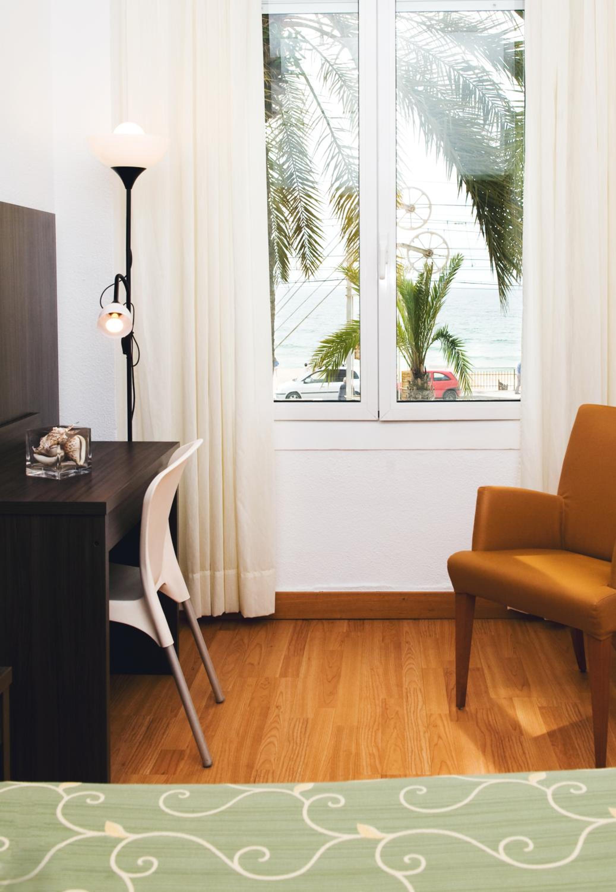 Twin Room with Sea View - Photo 5